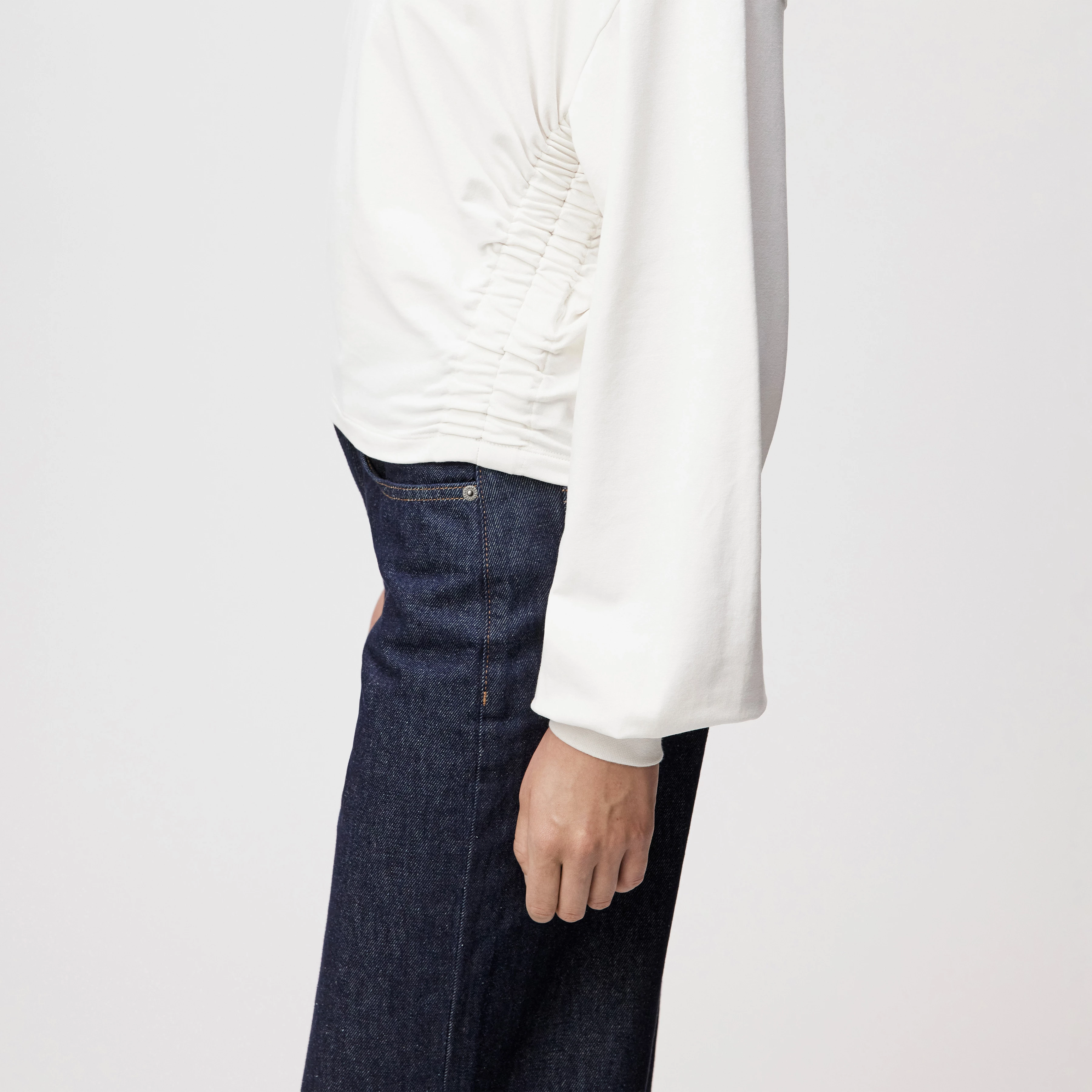 SYANAH_P8 - Sweat-shirt en mélange de coton - women - blanc cassé - Detailansicht am Model