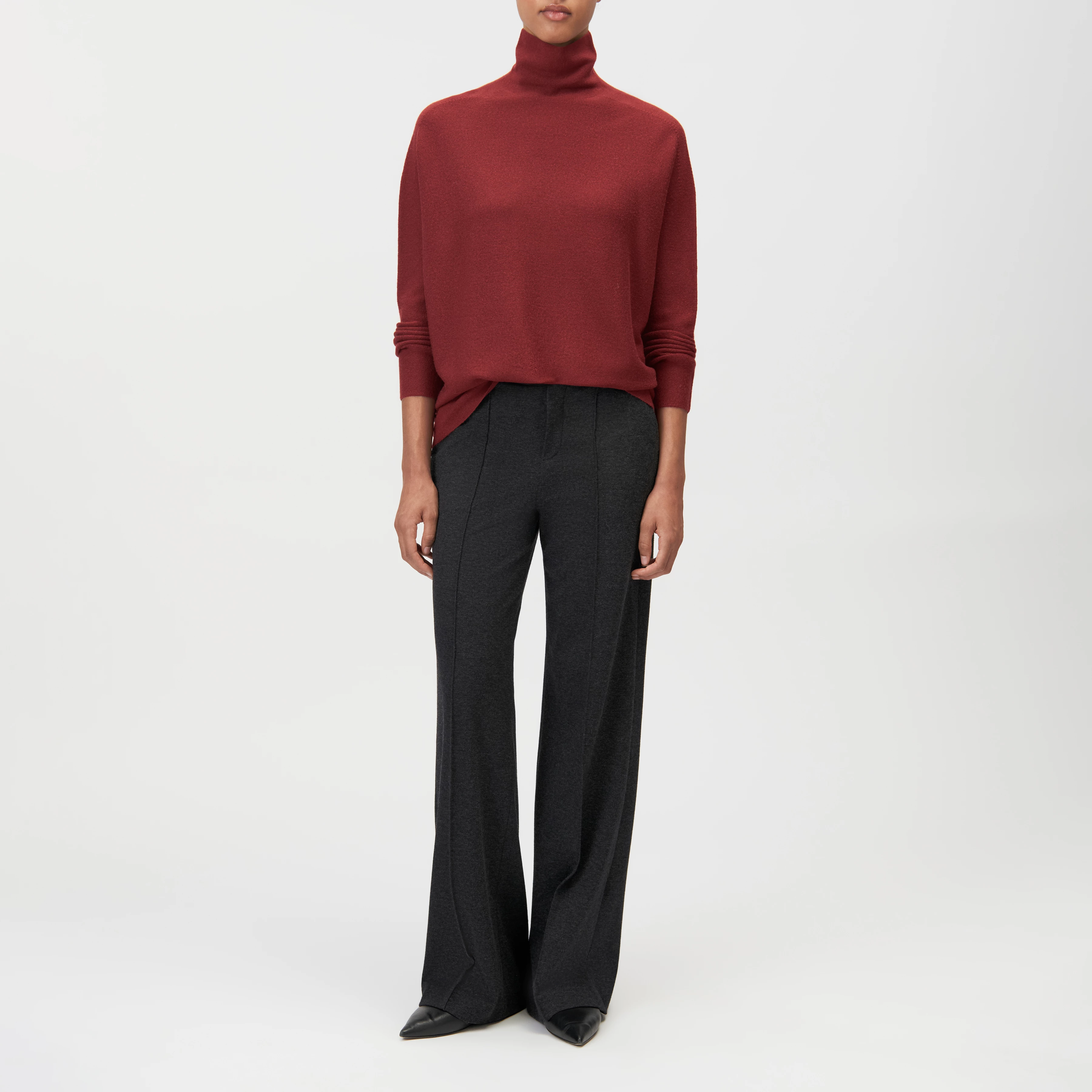 LIORA - Egg-shape turtleneck jumper in 100% merino wool - women - red - Ganzkörper-Frontansicht