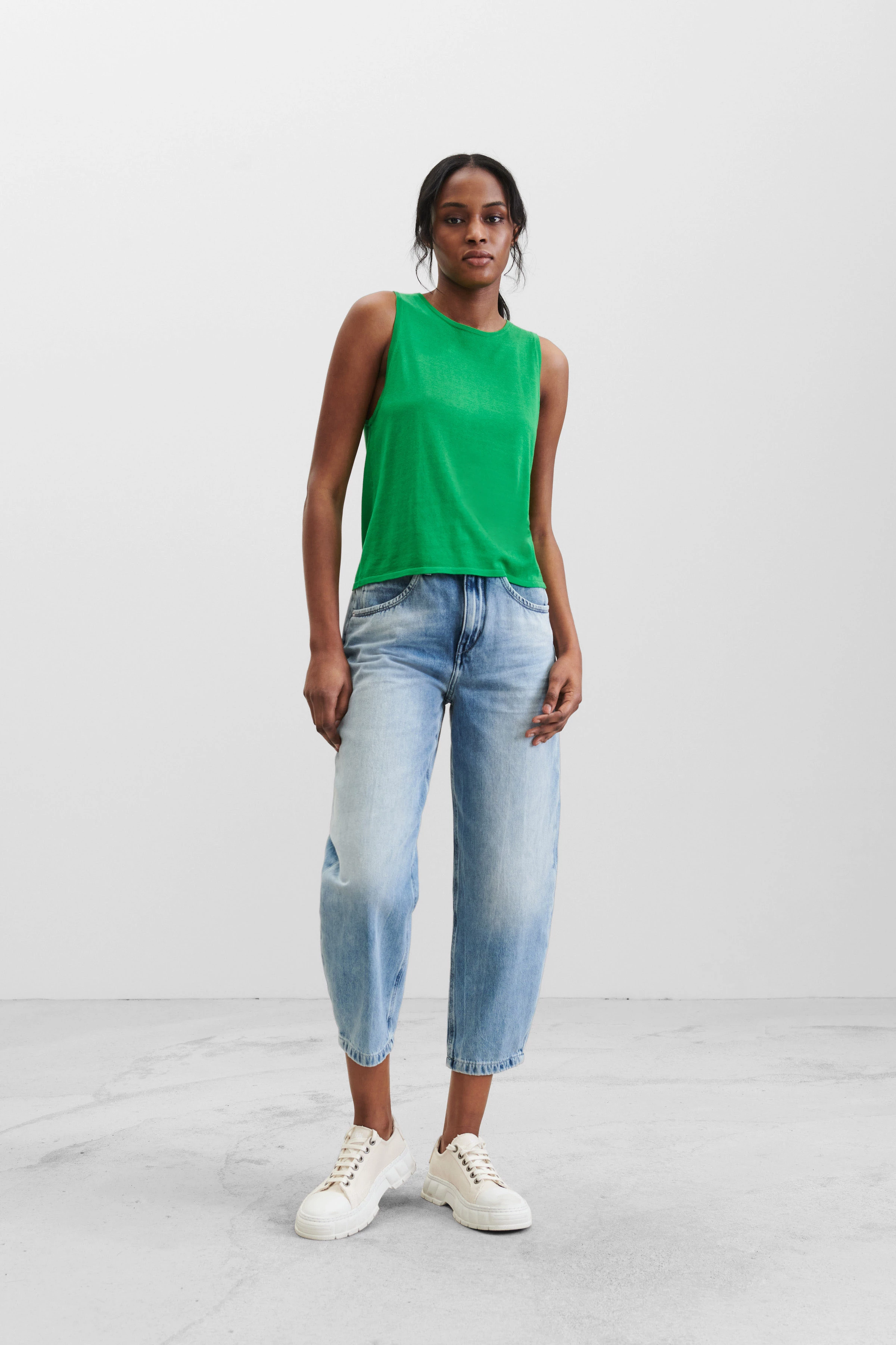 ETOYA - silk-cotton mix knitted top - women - green - Ganzkörper-Frontansicht