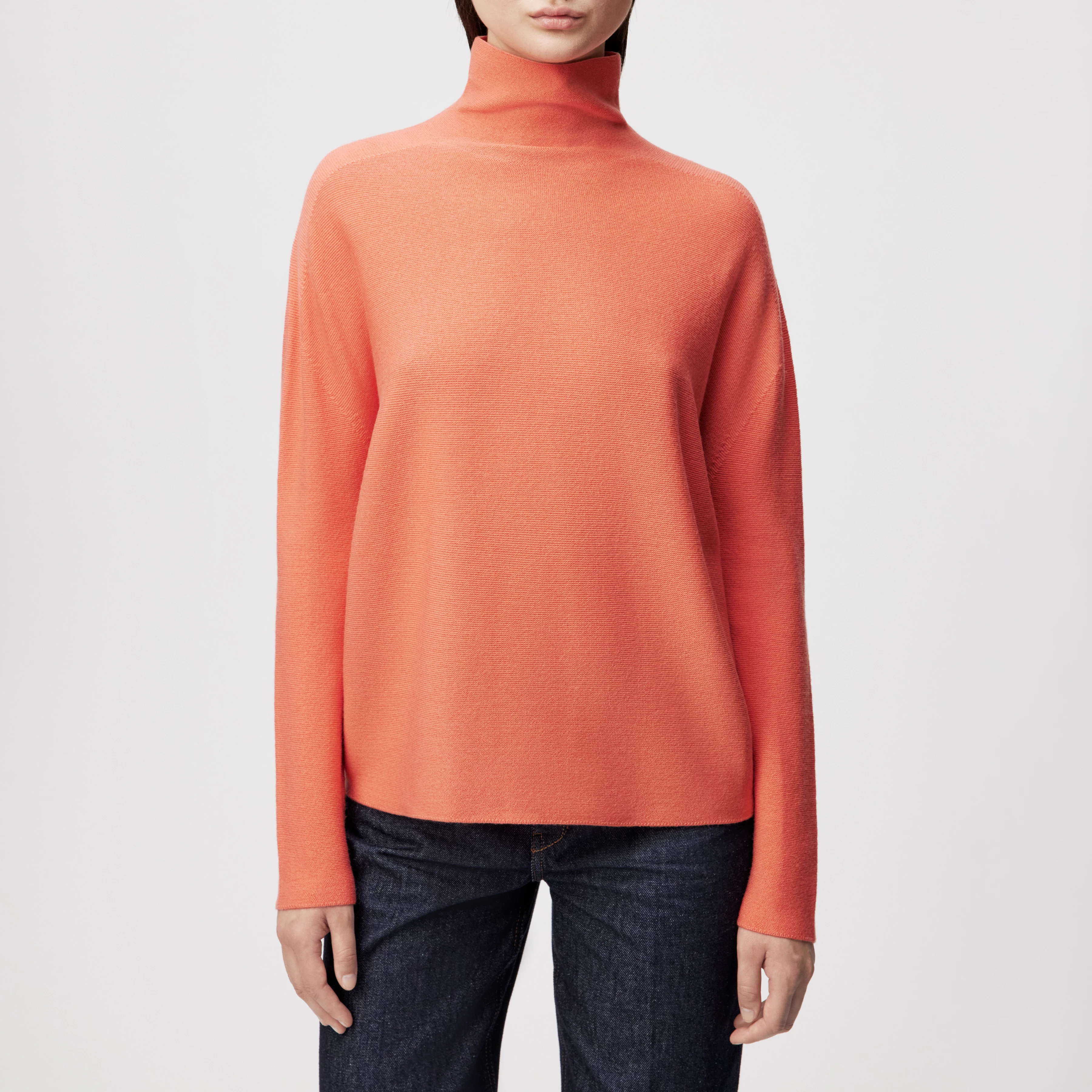 LIORA - Egg-Shape Rollkragenpullover in 100% Merinowolle - Damen - orange - Frontansicht