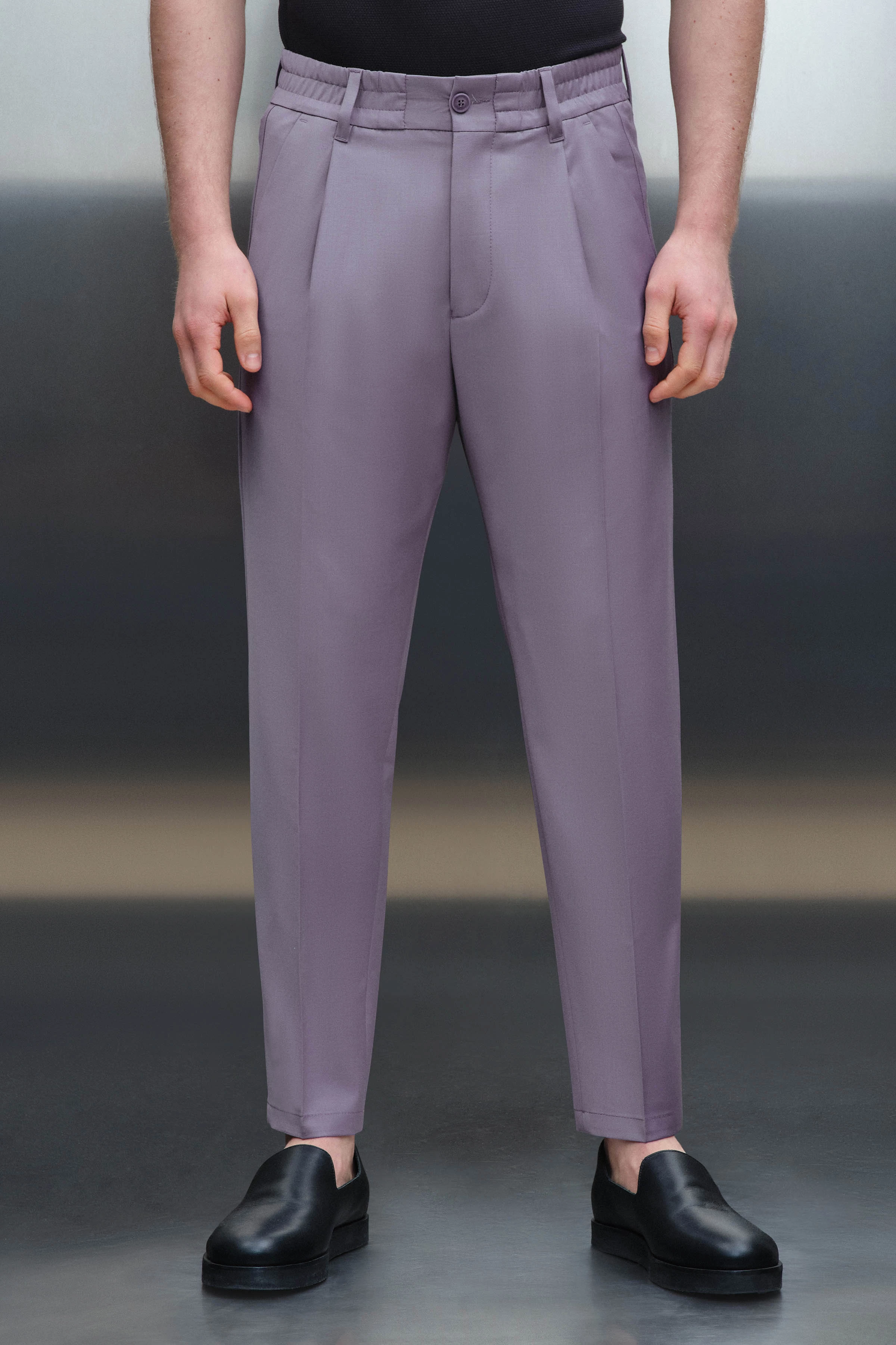 CHASY - Casual Hose mit Bundfalte aus Bi-Stretch - Herren - lila - Frontansicht