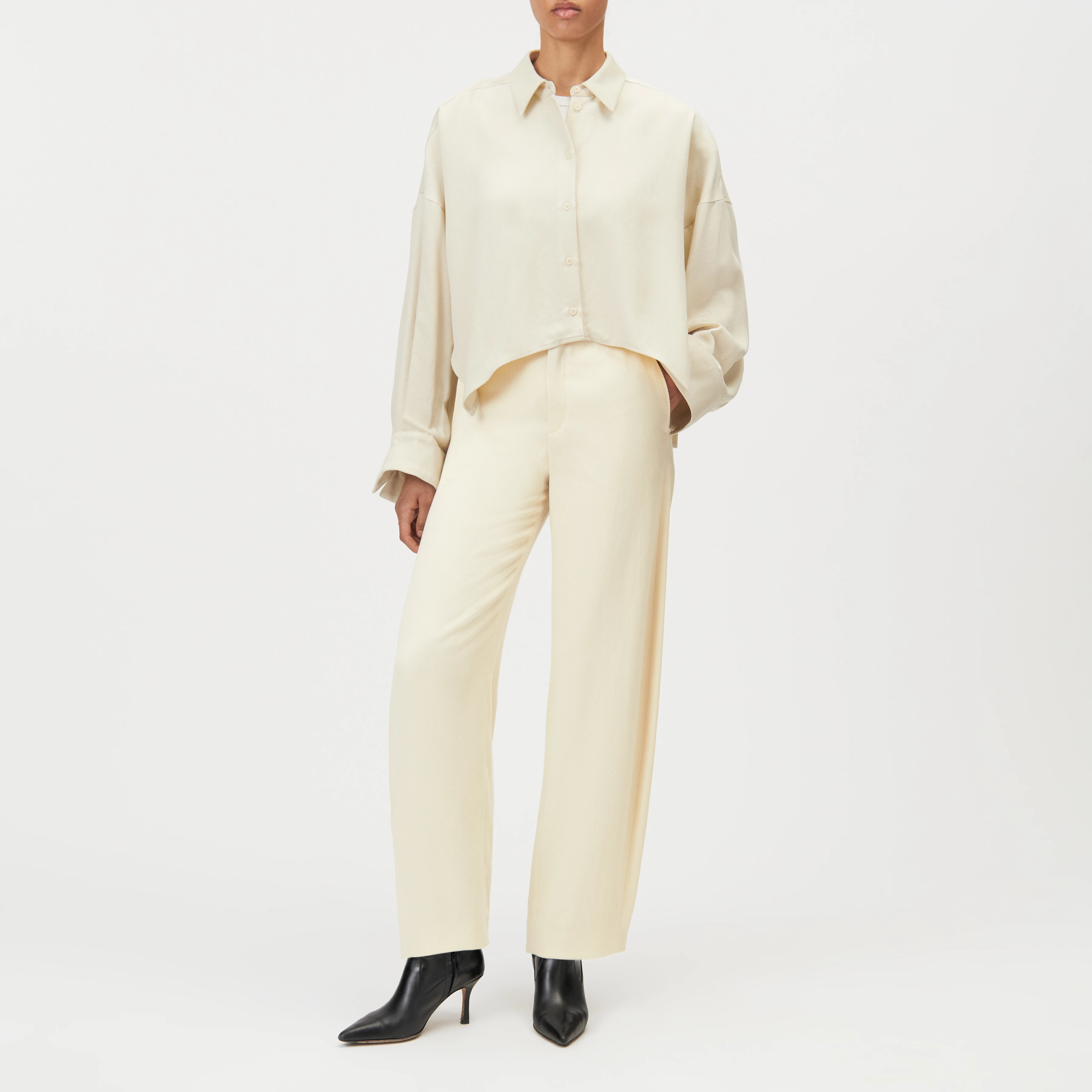 OSHIA - Oversized overhemdblouse in lyocell - dames - beige - Ganzkörper-Frontansicht