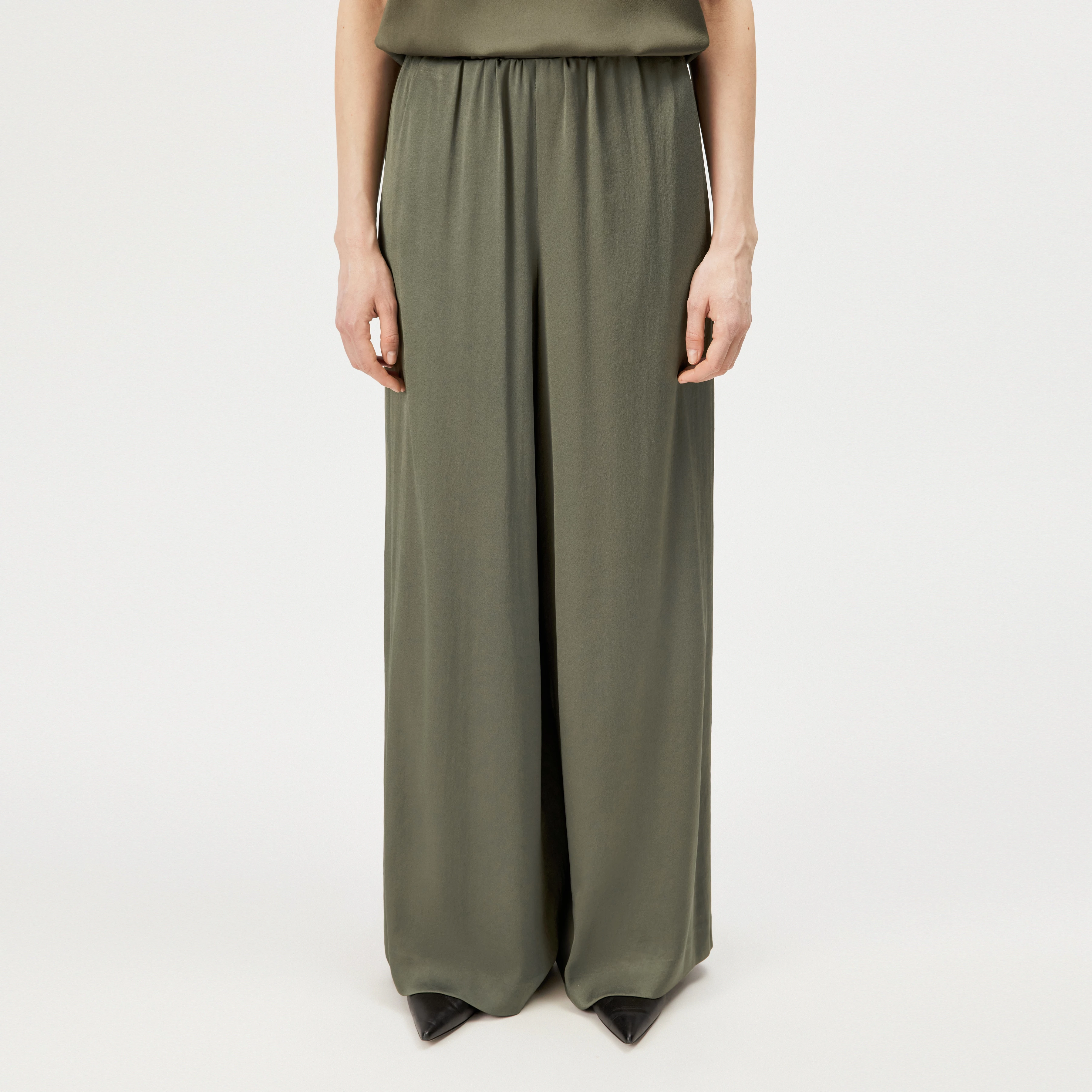 TWEEZER - Wide trousers in satin - women - green - Frontansicht