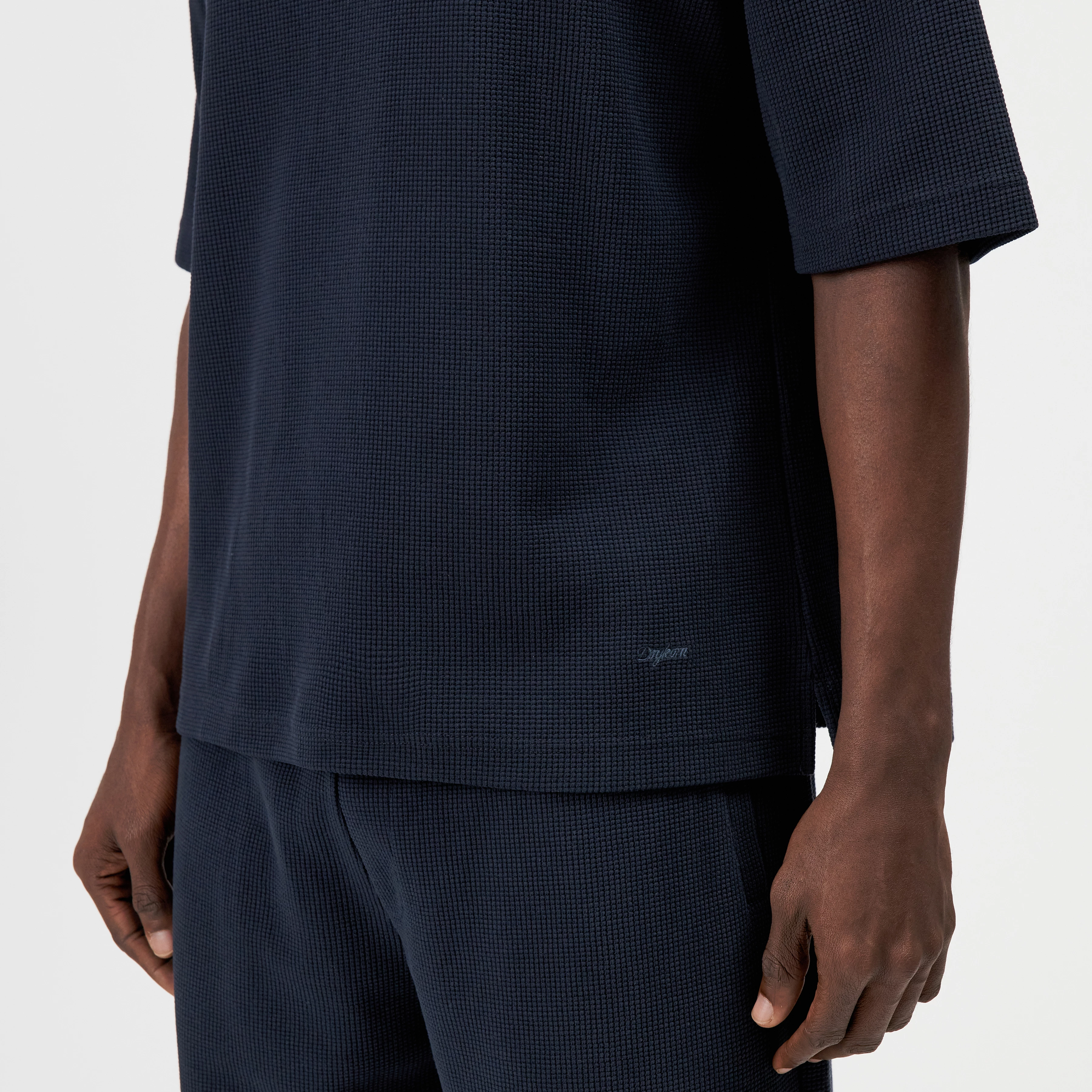 MATEGON_2 - Relaxed fit T-shirt in heavy jersey fabric - men - blue - Detailansicht am Model