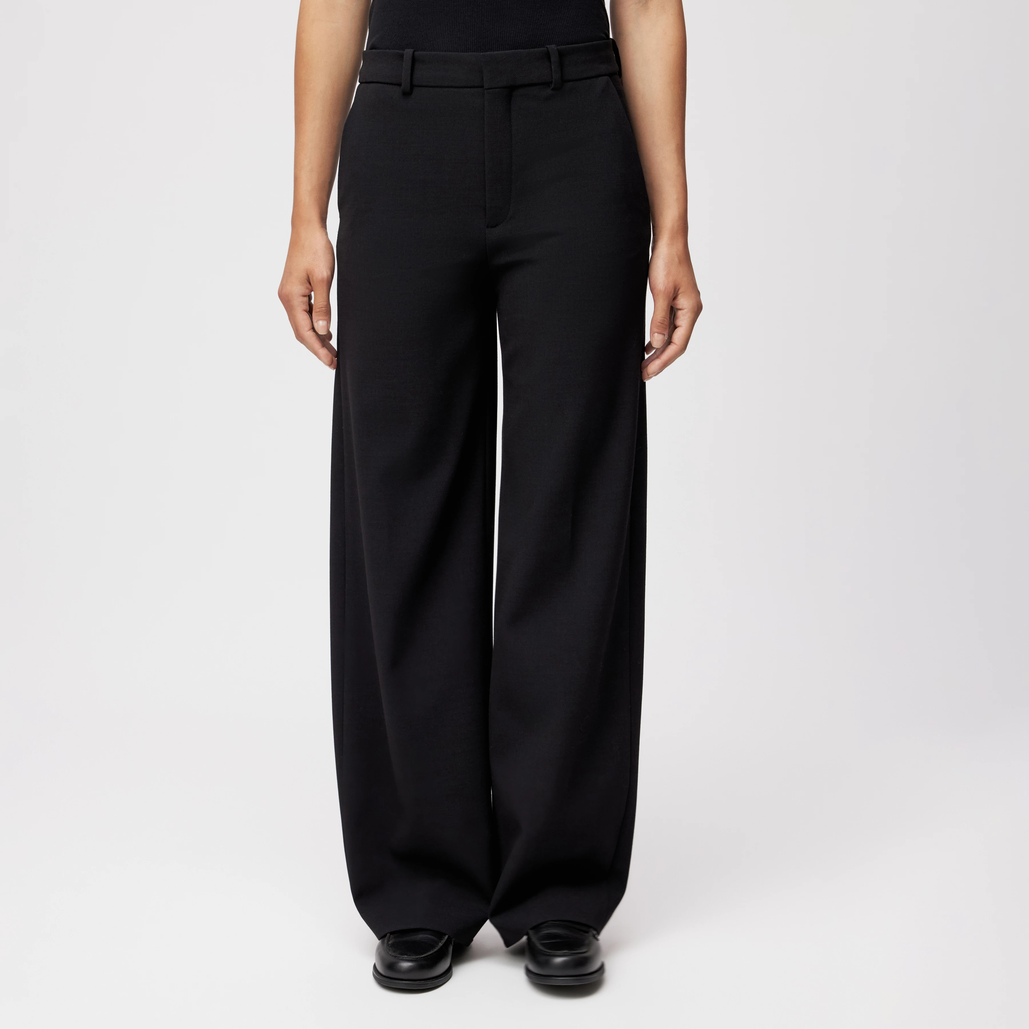 DESK - Hose mit Barrel-Leg in technischem Gabardine - Damen - schwarz - Frontansicht