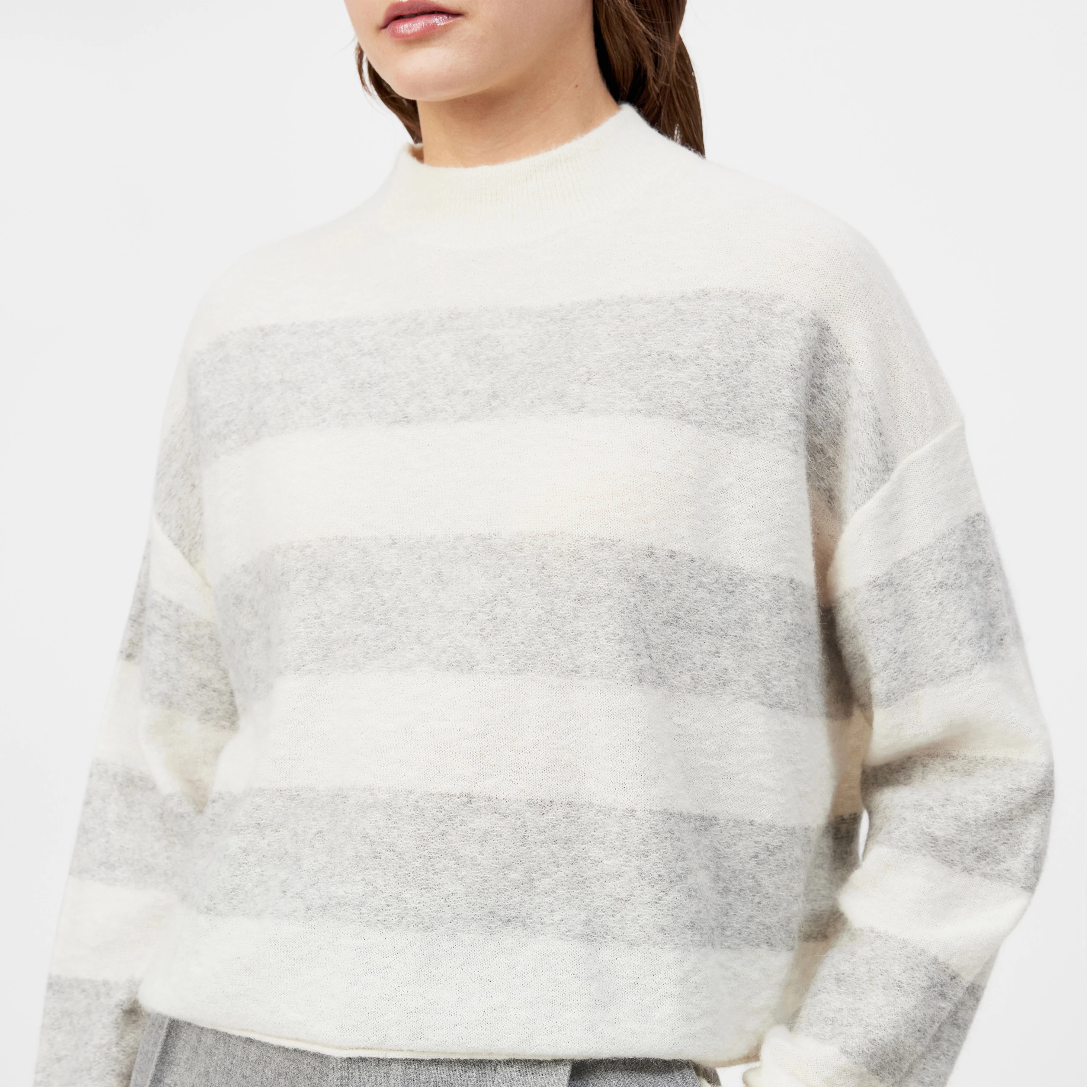 MATHISA - Cropped jumper in alpaca wool blend - women - off white - Detailansicht am Model