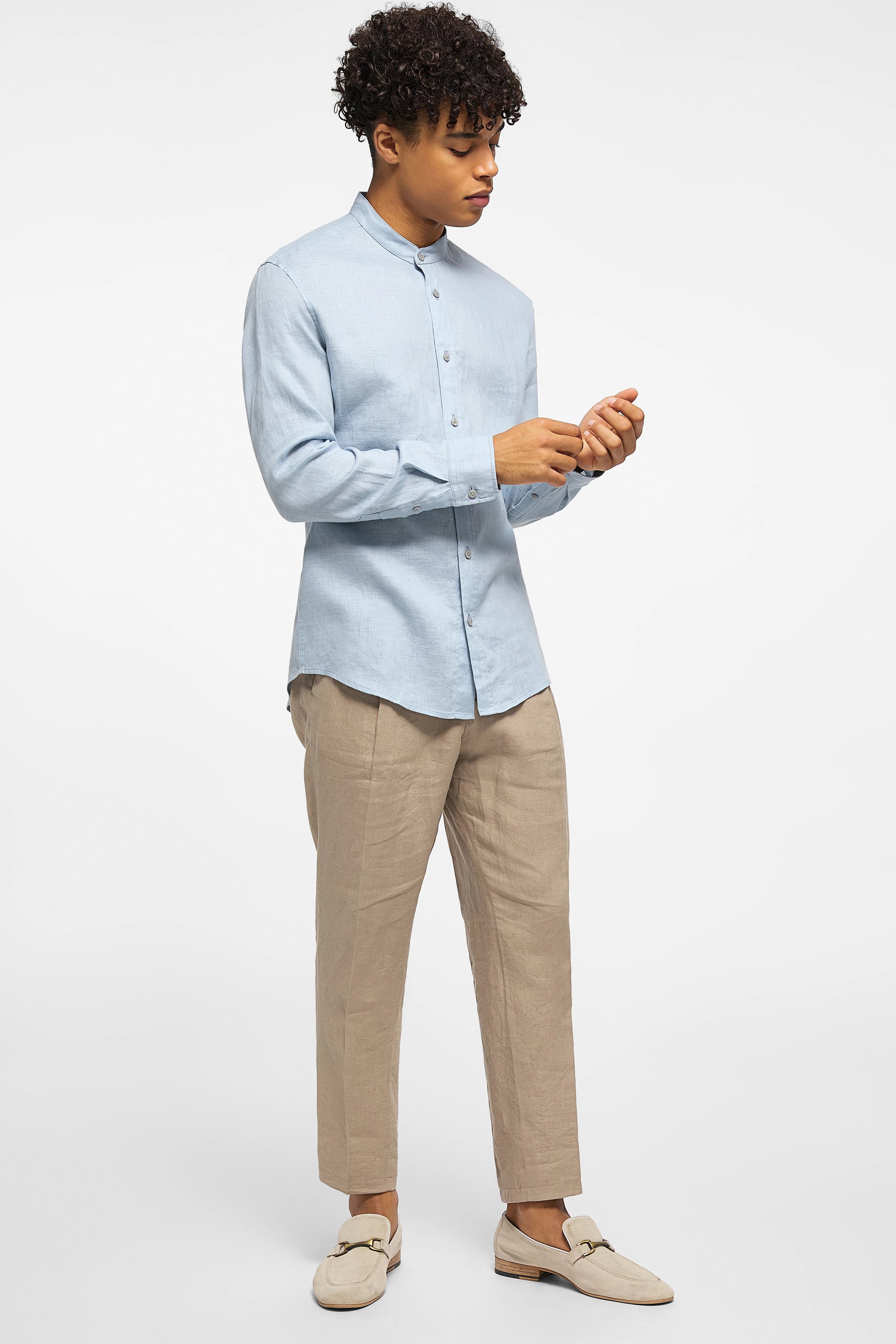 TAROK - overhemd met opstaande kraag van zuiver linnen - heren - blauw - Ganzkörper-Frontansicht