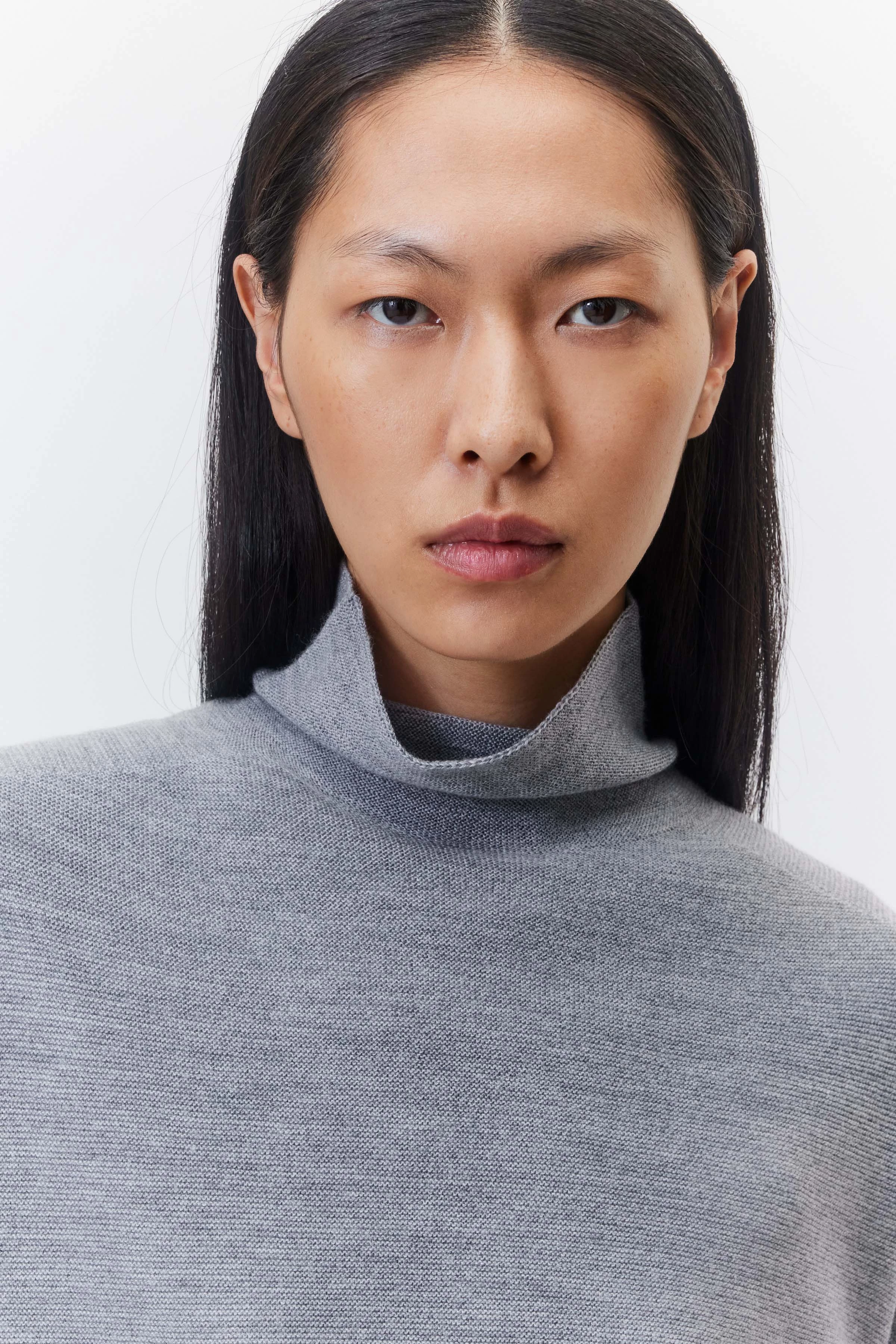 LIORA - Rollkragenpullover in Merinowolle - Damen - grau - Seitenansicht