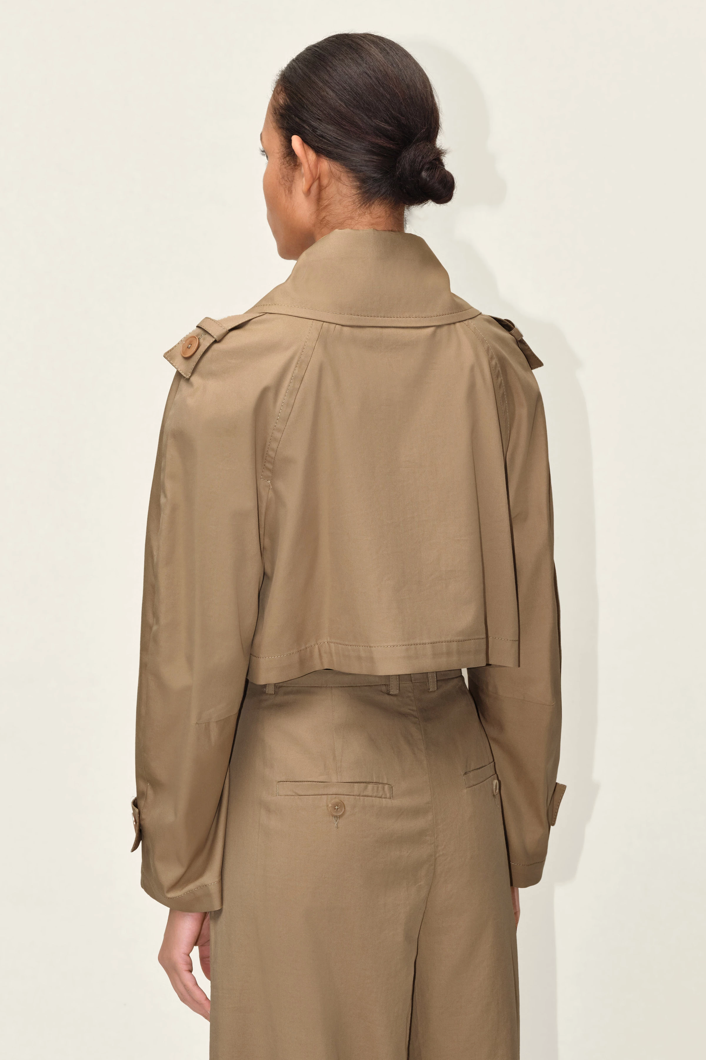 WELLMIST - mini trench with wide raglan sleeve - women - brown - Rückansicht