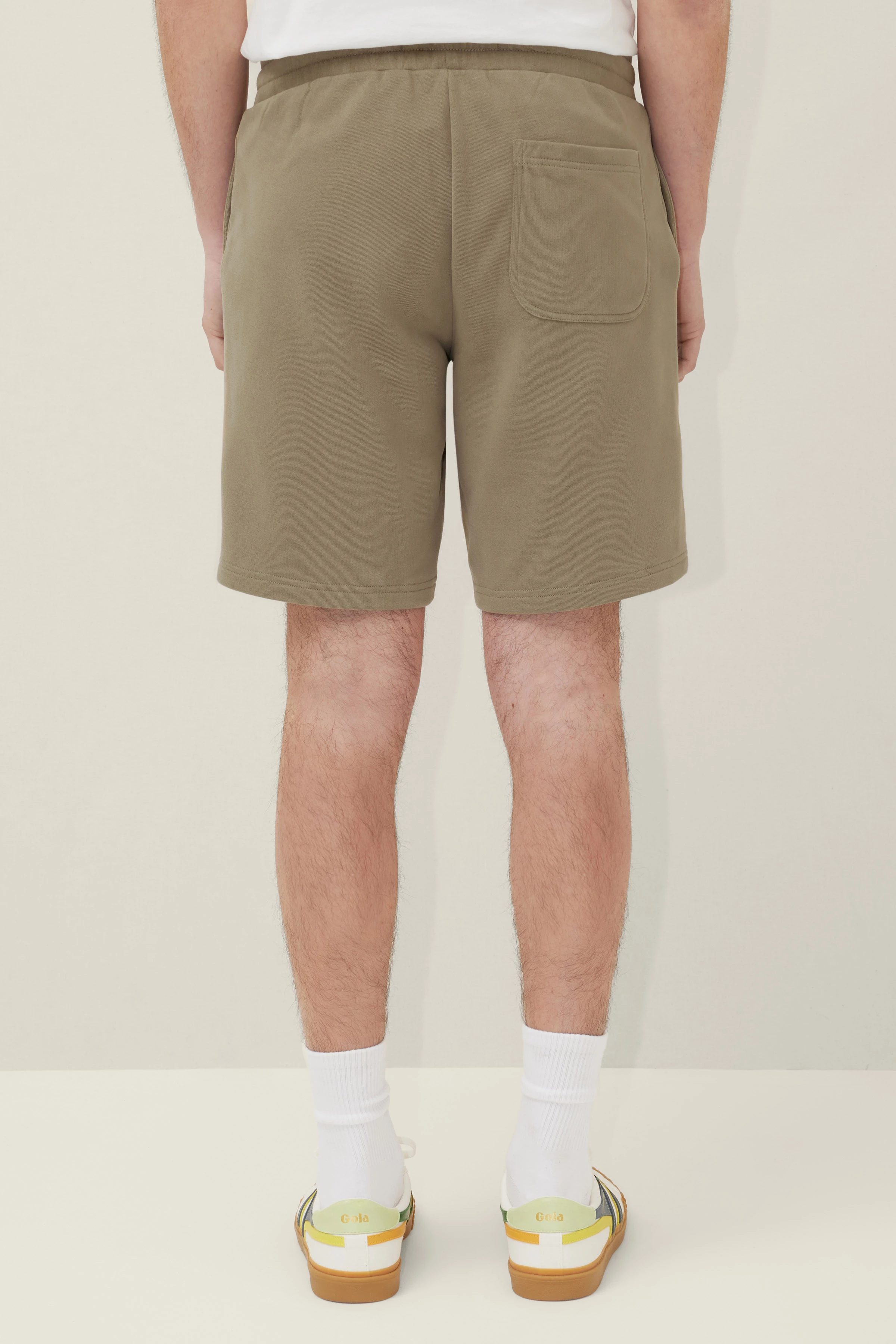 BREAK - relaxed fit sweatshorts - men - green - Rückansicht