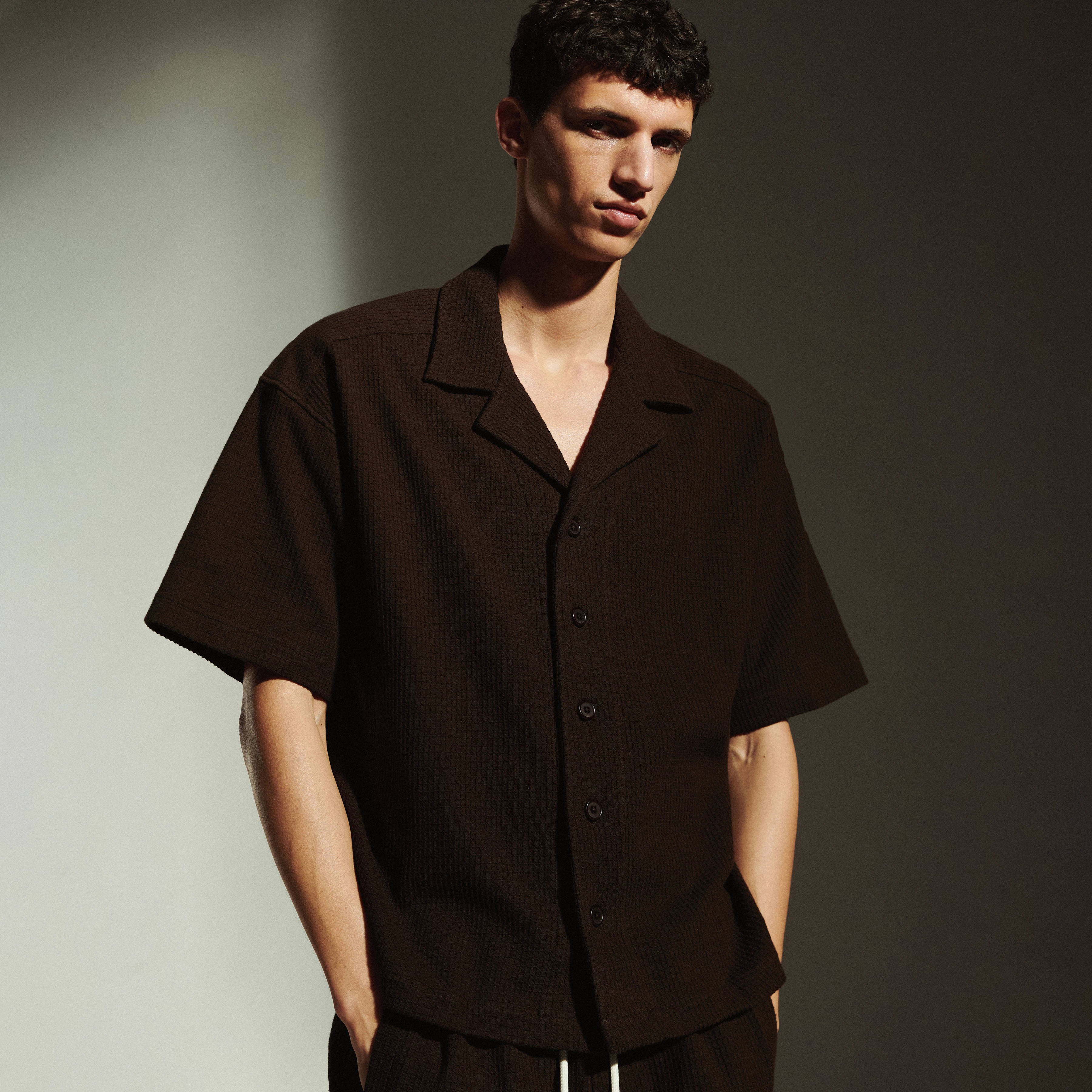 BASIIL - Relaxed Fit short-sleeve shirt in Dry Touch cotton - men - brown