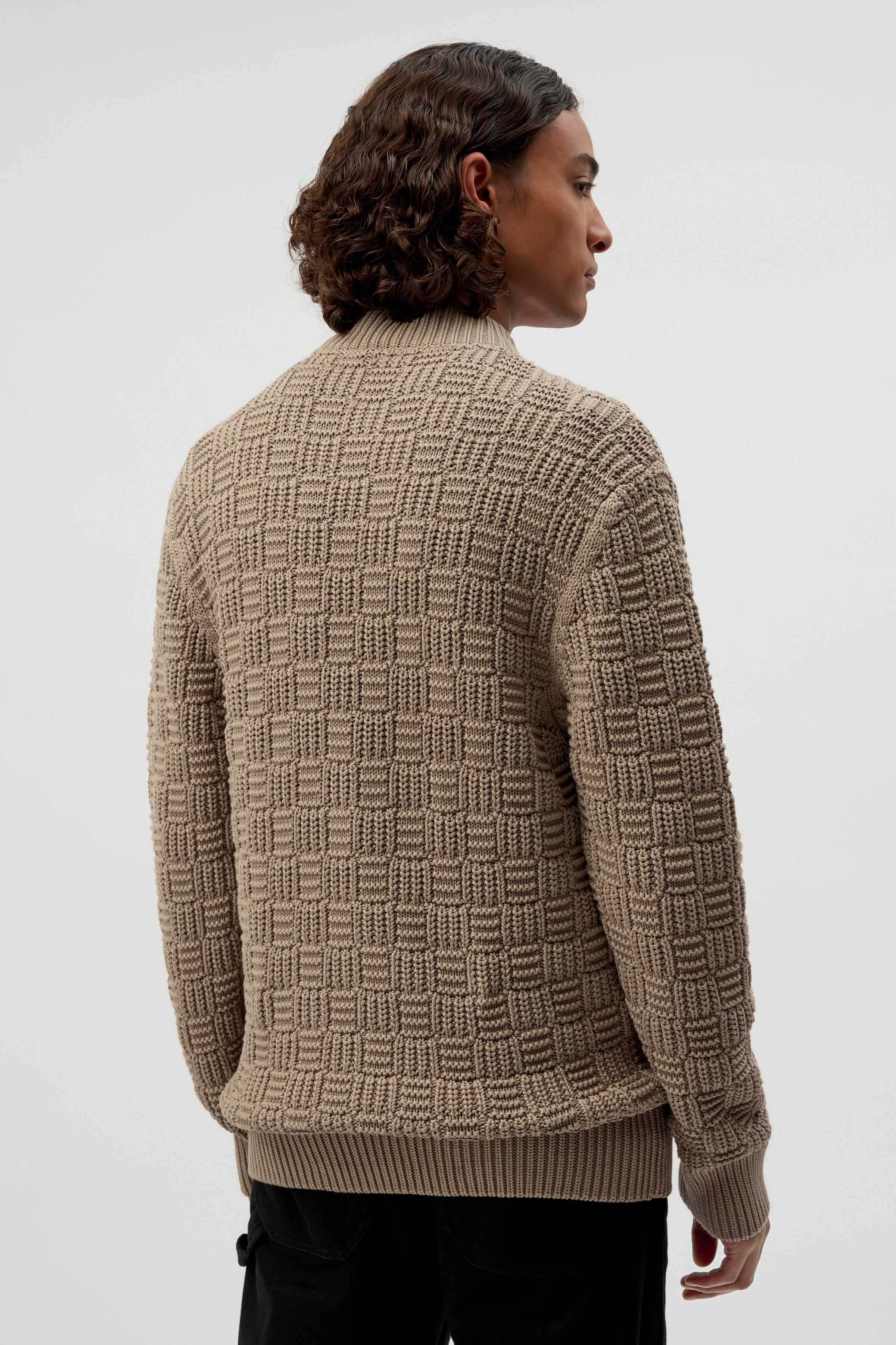 MAX - knitted bomber jacket with structure - men - brown - Rückansicht