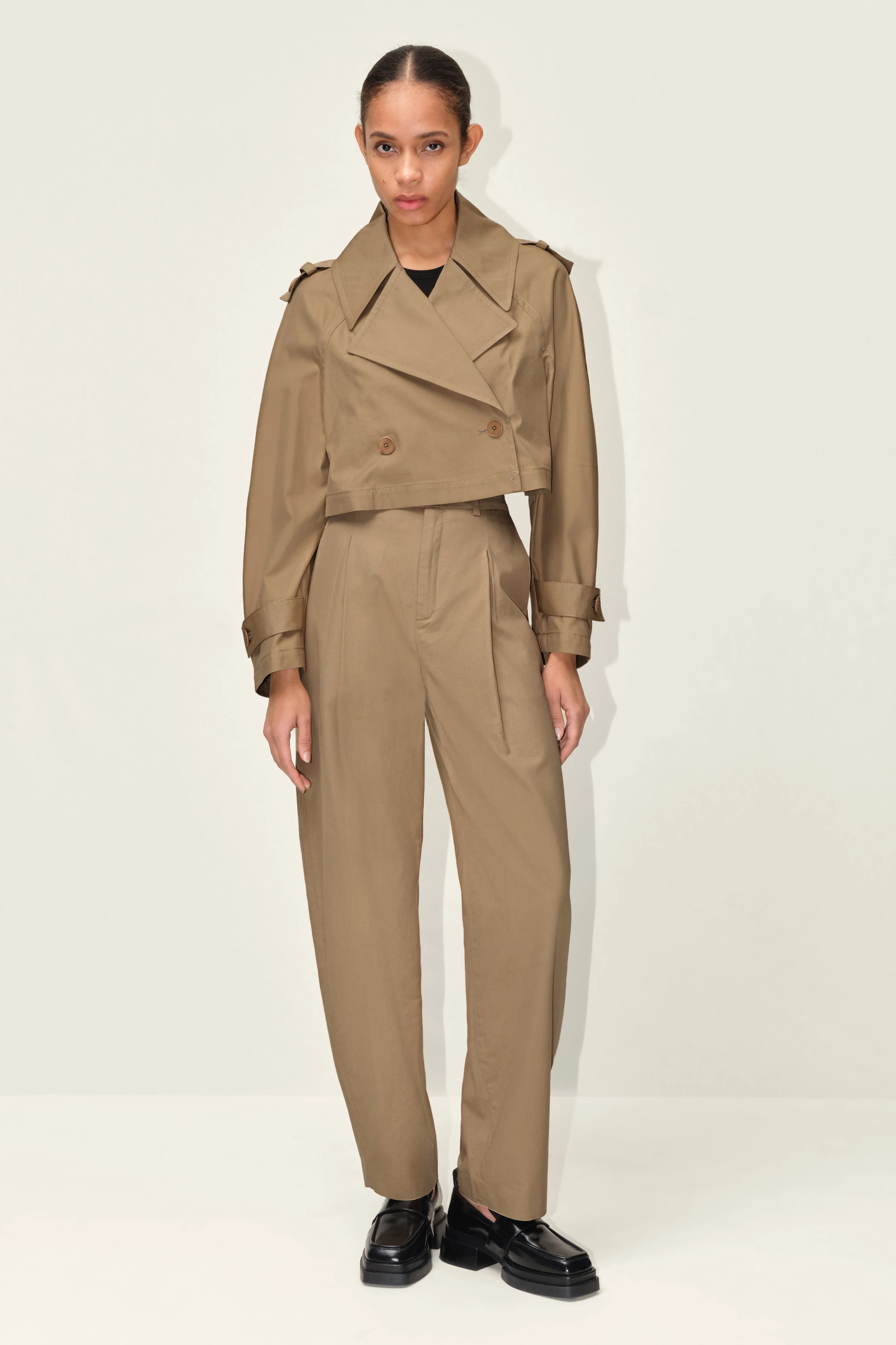 WELLMIST - mini trench with wide raglan sleeve - women - brown - Ganzkörper-Frontansicht