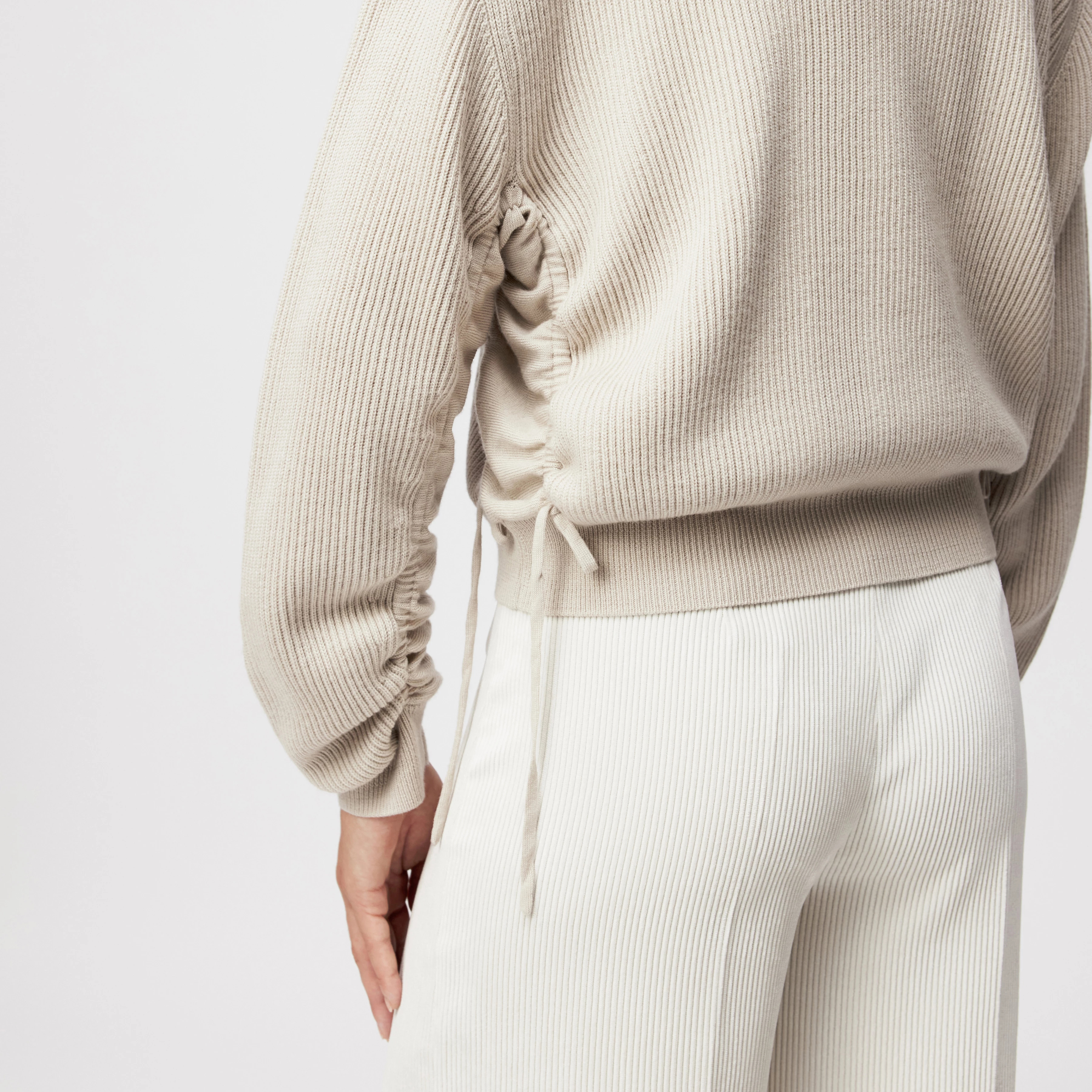 KEBEDI - Jumper with ruffles in 100% merino wool - women - beige - Detailansicht am Model