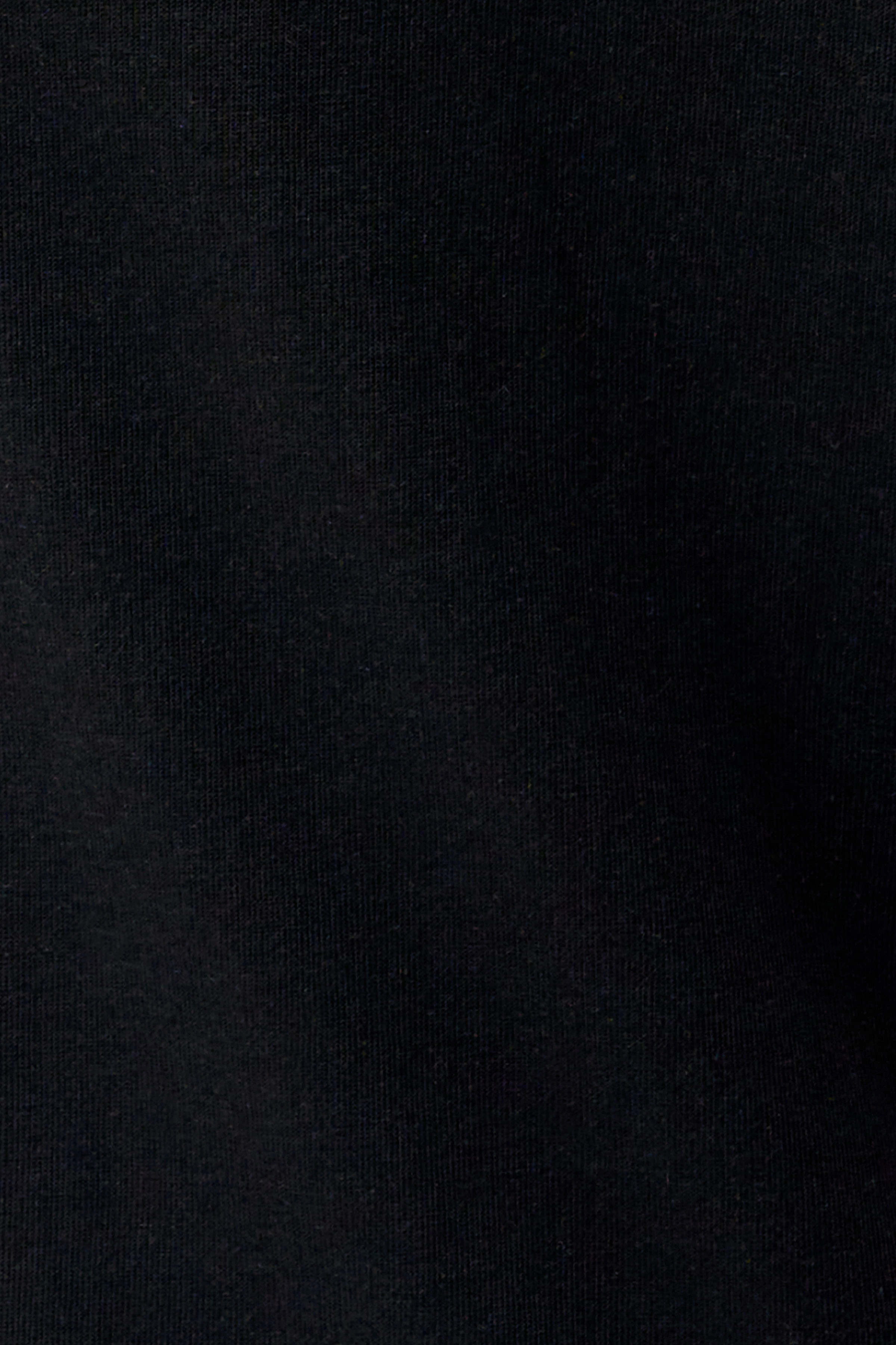 NALICE - Feminine T-shirt with V-neck - women - Natural Aluminium - Detailansicht am Model