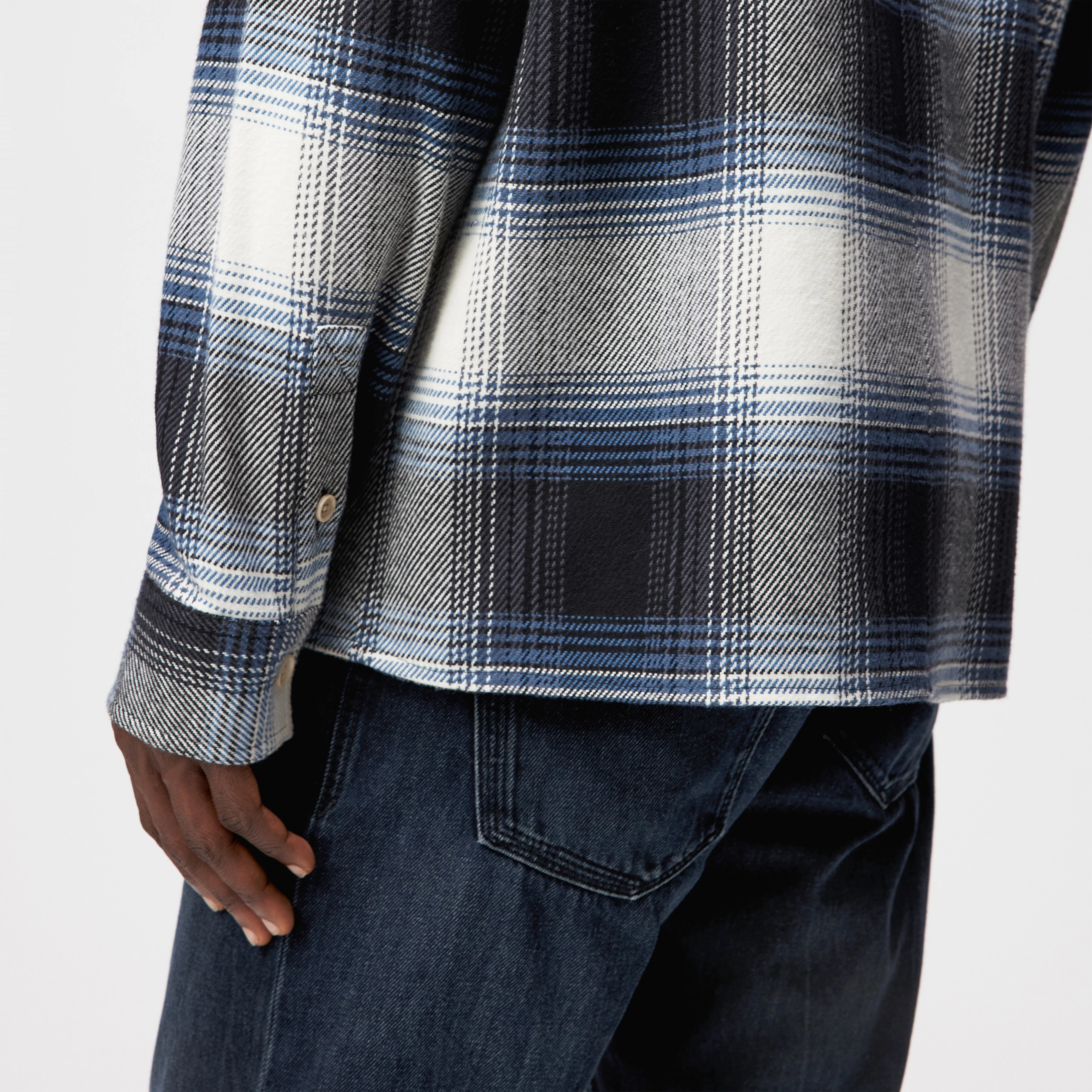 DIEGGO - Overshirt mit Brusttasche in Karo - Herren - blau - Detailansicht am Model