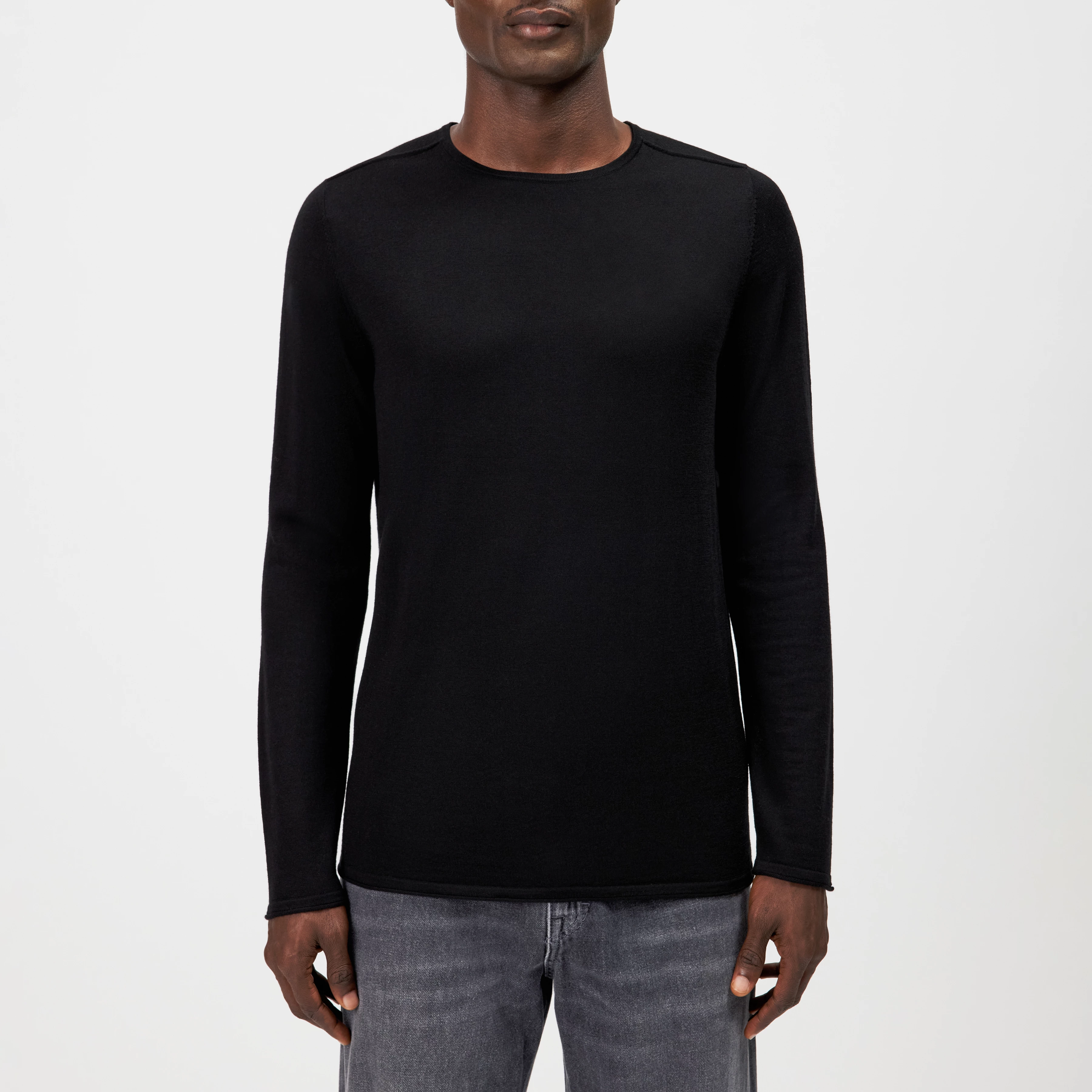 RIKONO - Fine merino wool knitted jumper - men - black - Frontansicht