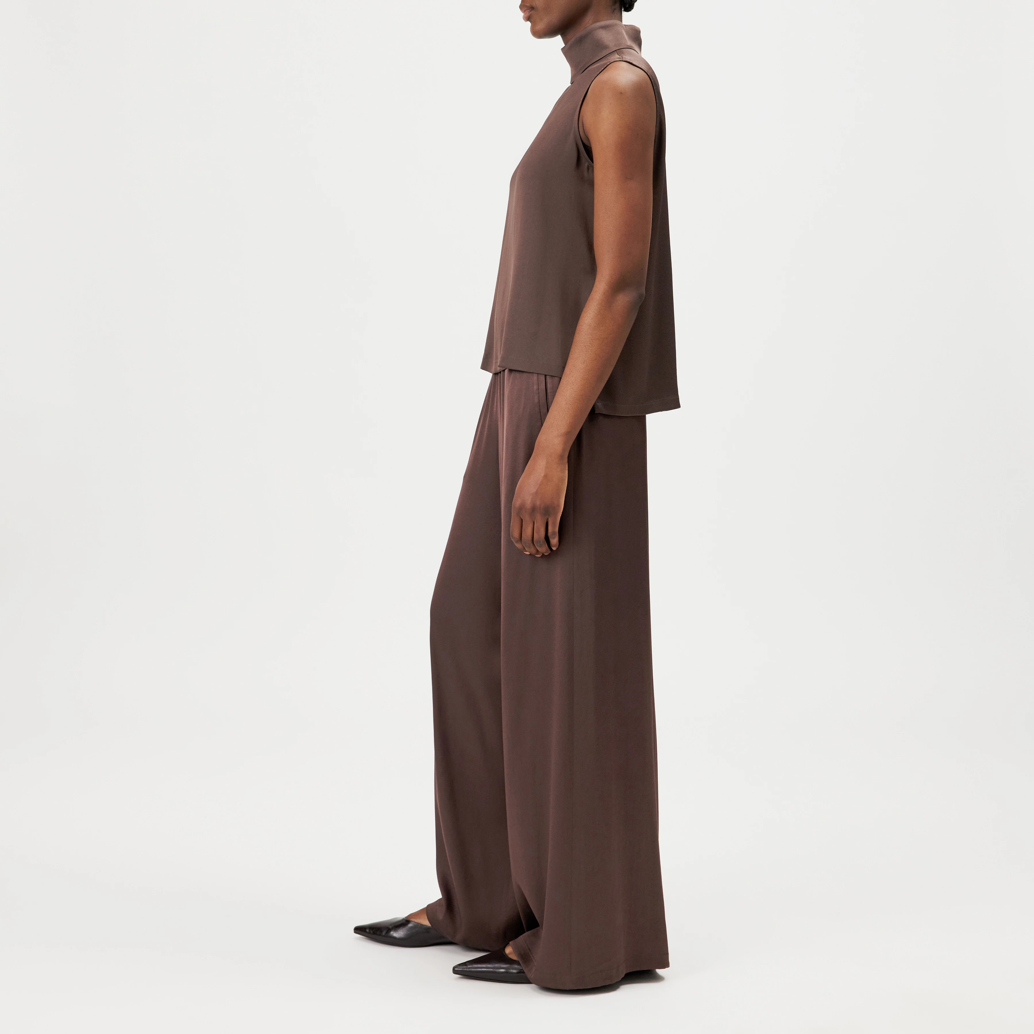 HALIRA - Top blouse en satin à col montant - women - marron - Seitenansicht
