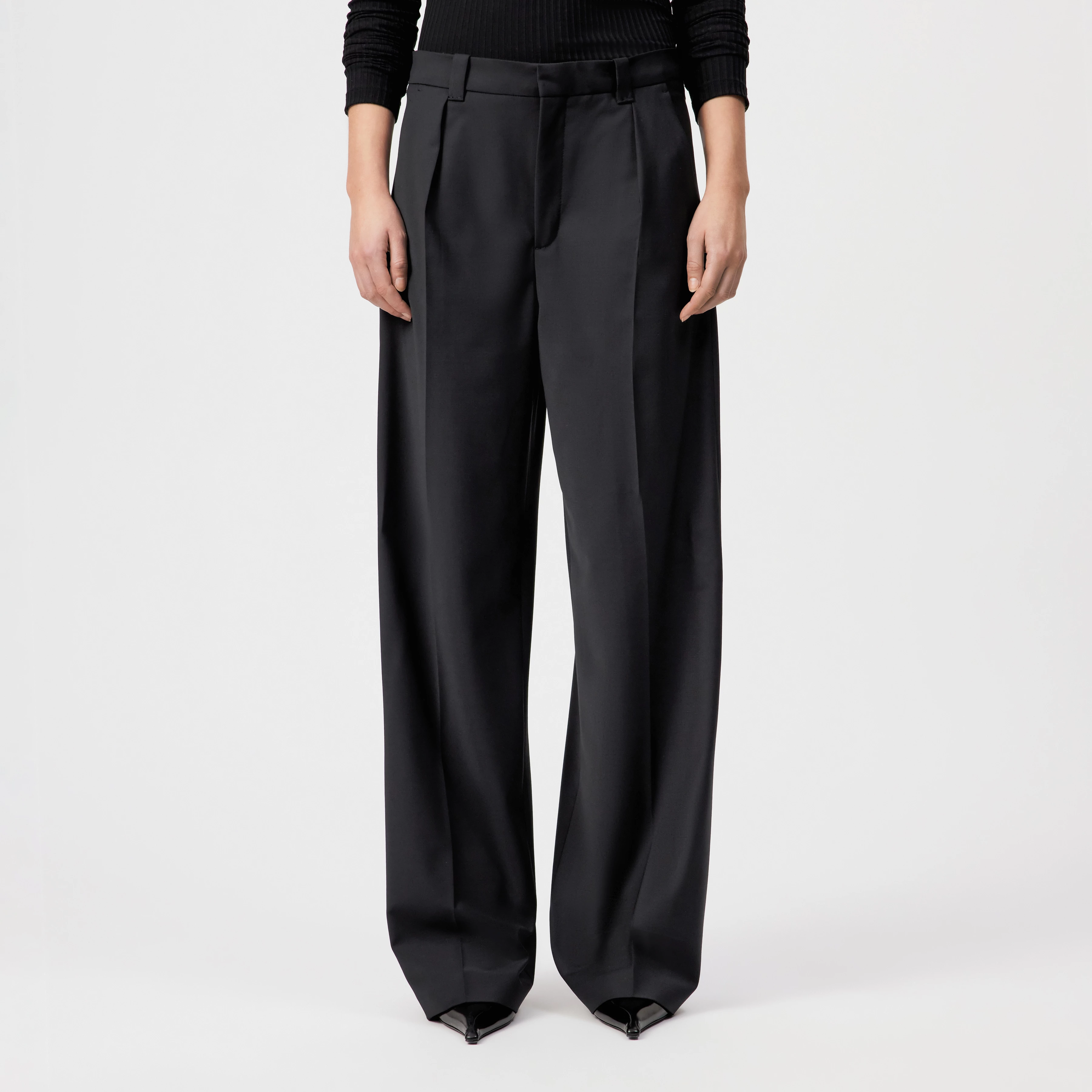 ADUCT - Bi-stretch tailored straight leg trousers - women - black - Frontansicht