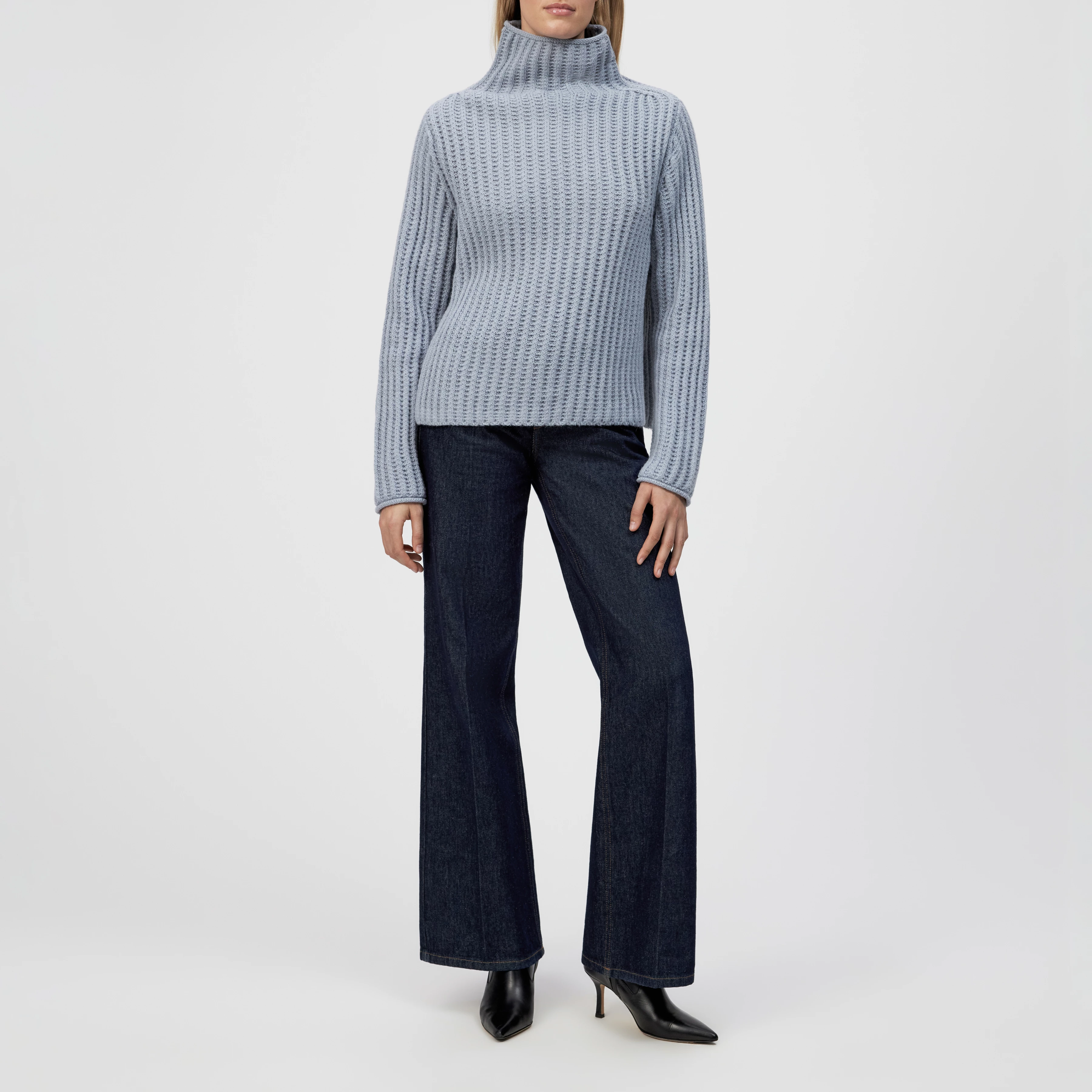 VARISA - Turtleneck jumper in wool and alpaca blend - women - blue - Ganzkörper-Frontansicht