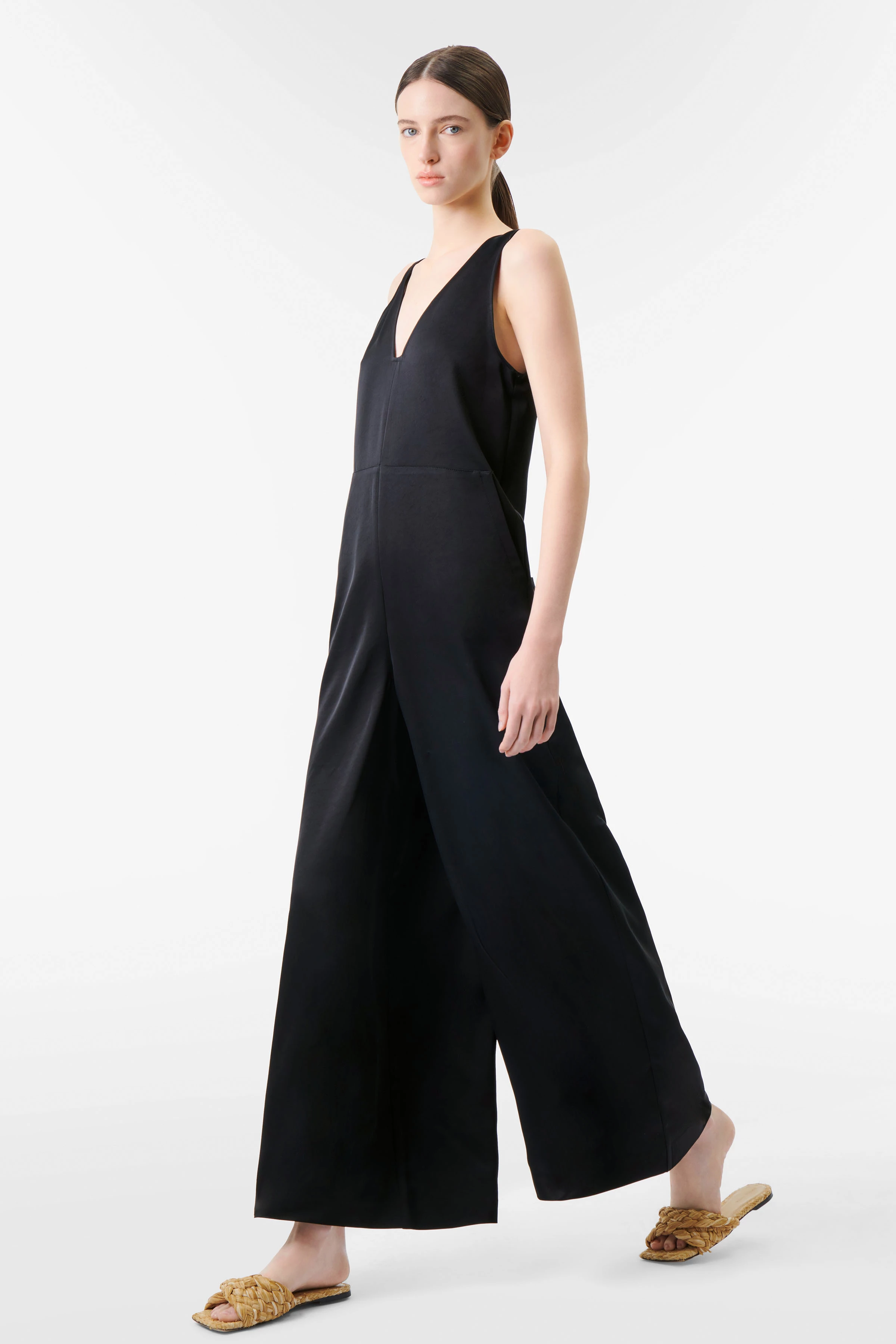 JEFFSUNG - Lässiger Overall in luxuriösem Satin - Damen - schwarz - Ganzkörper-Frontansicht