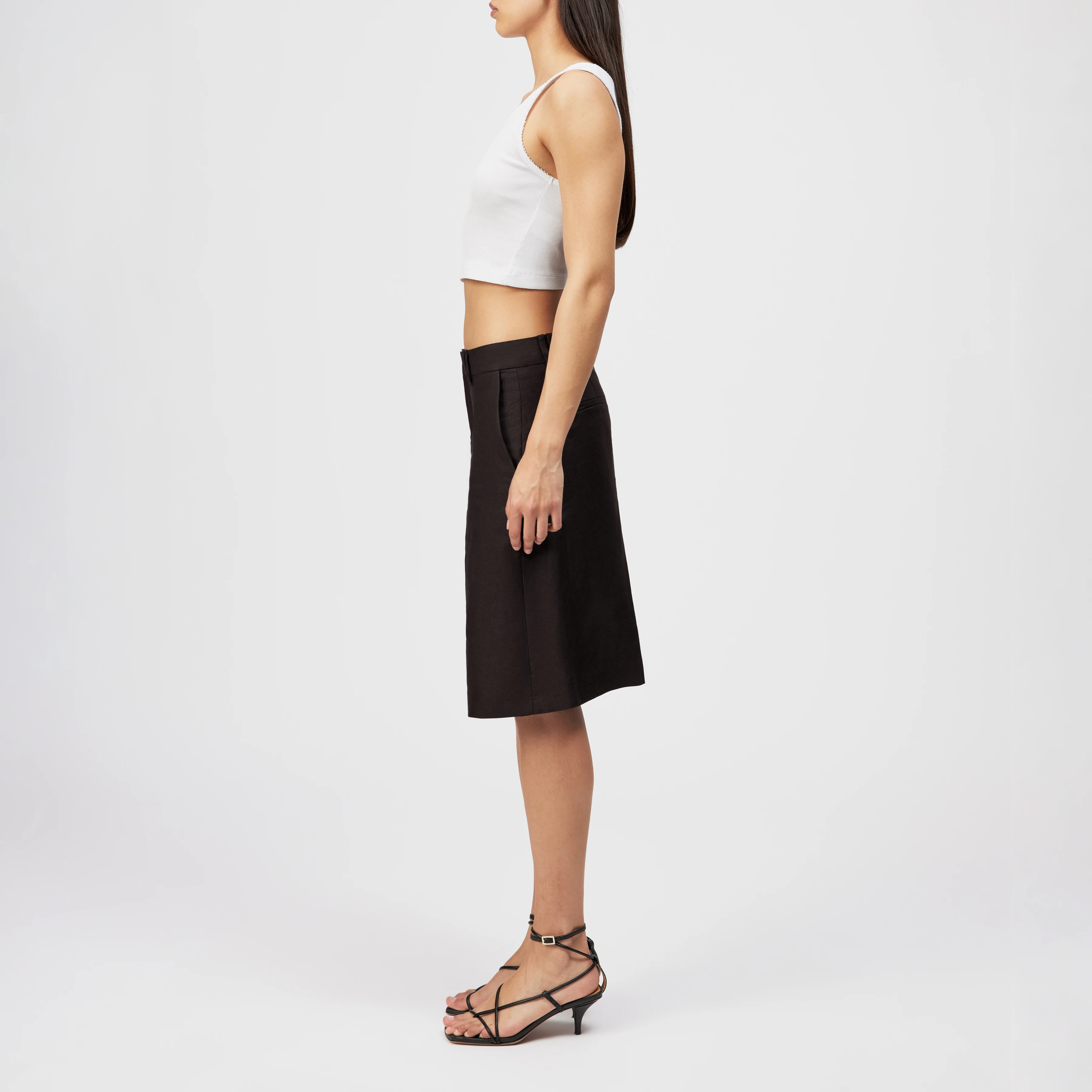 GOVERN - Relaxed Fit Bermuda Shorts in Linen - women - brown - Seitenansicht