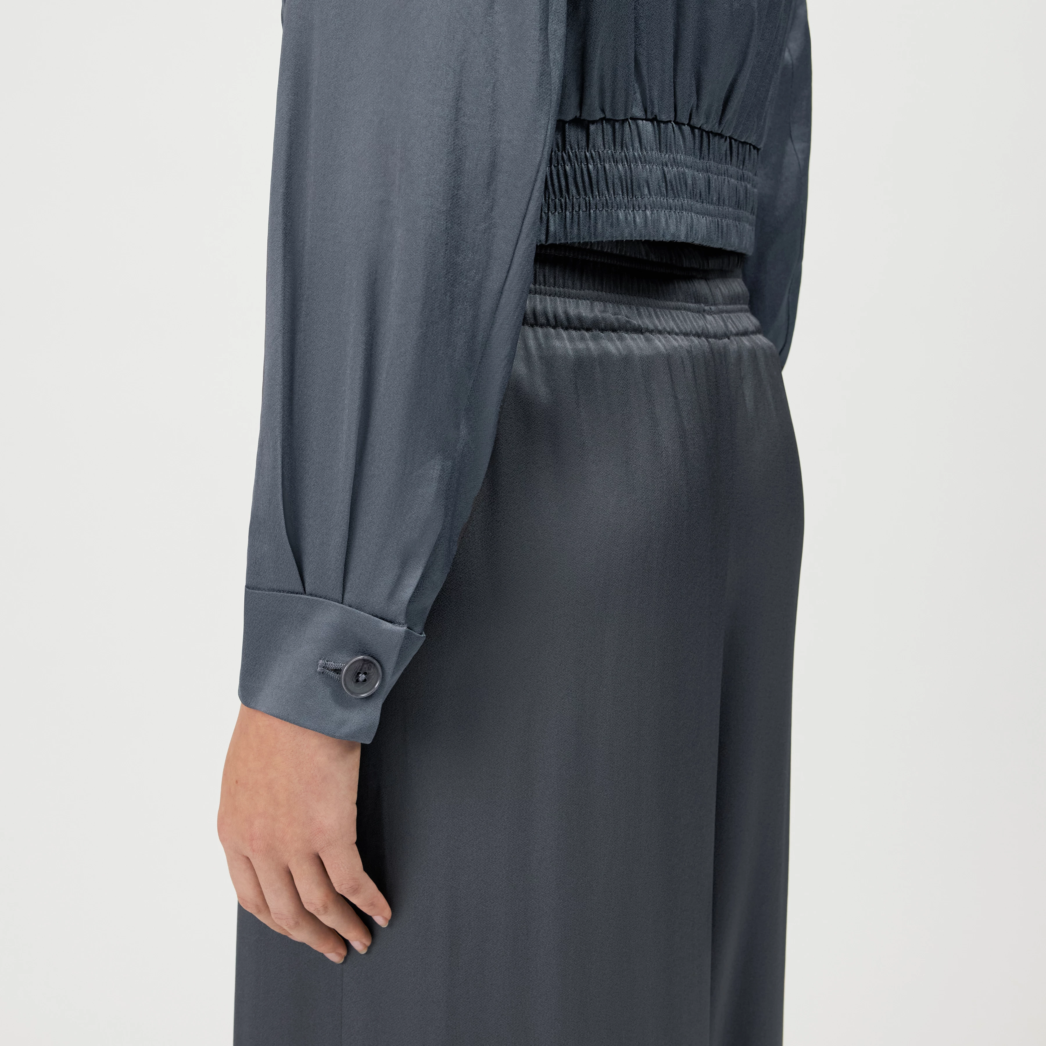 RADWAY_1 - Blouson court en satin - women - gris - Detailansicht am Model