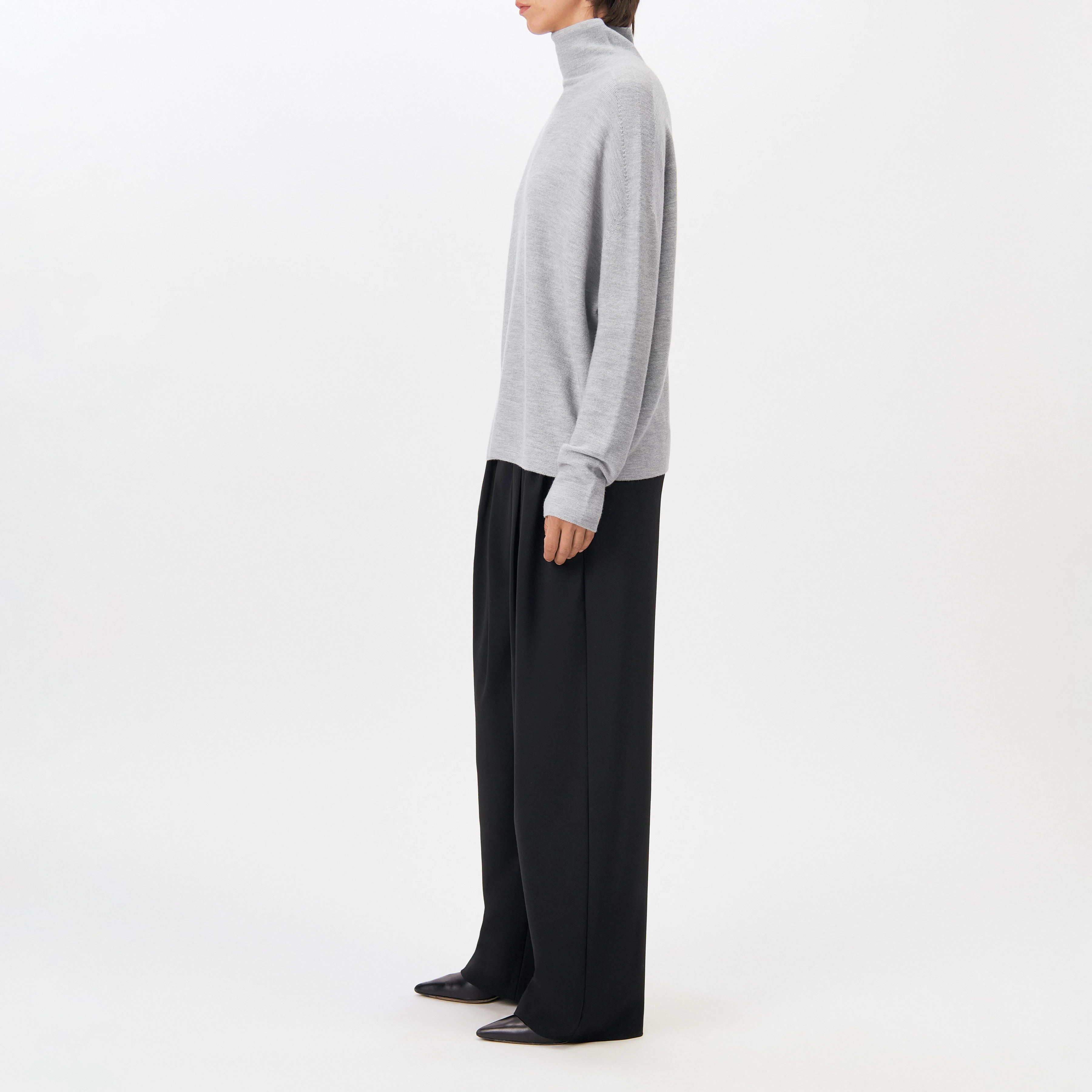 LIORA - Egg-shape turtleneck jumper in 100% merino wool - women - grey - Seitenansicht