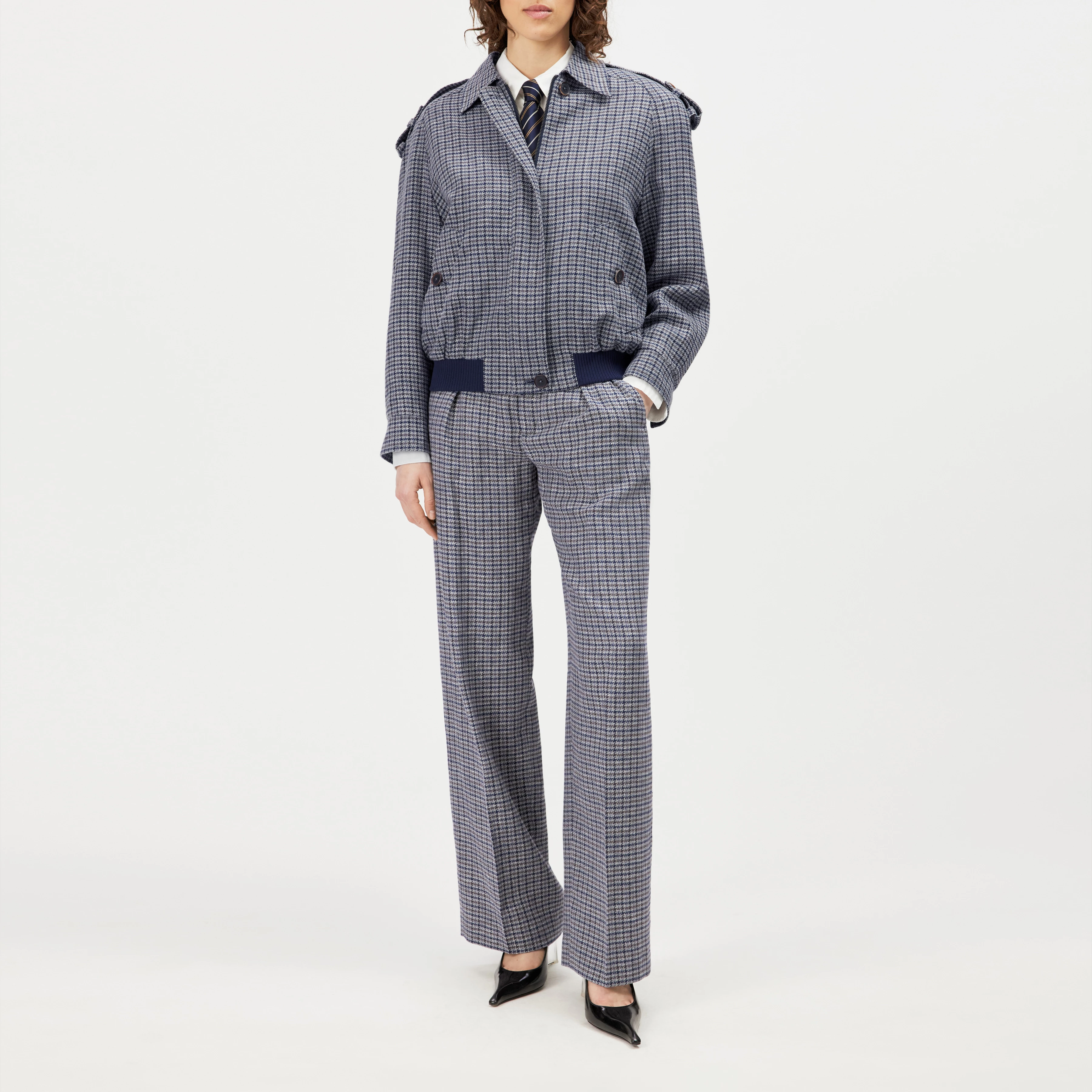 ADUCT - Straight leg tailored trousers - women - blue - Ganzkörper-Frontansicht