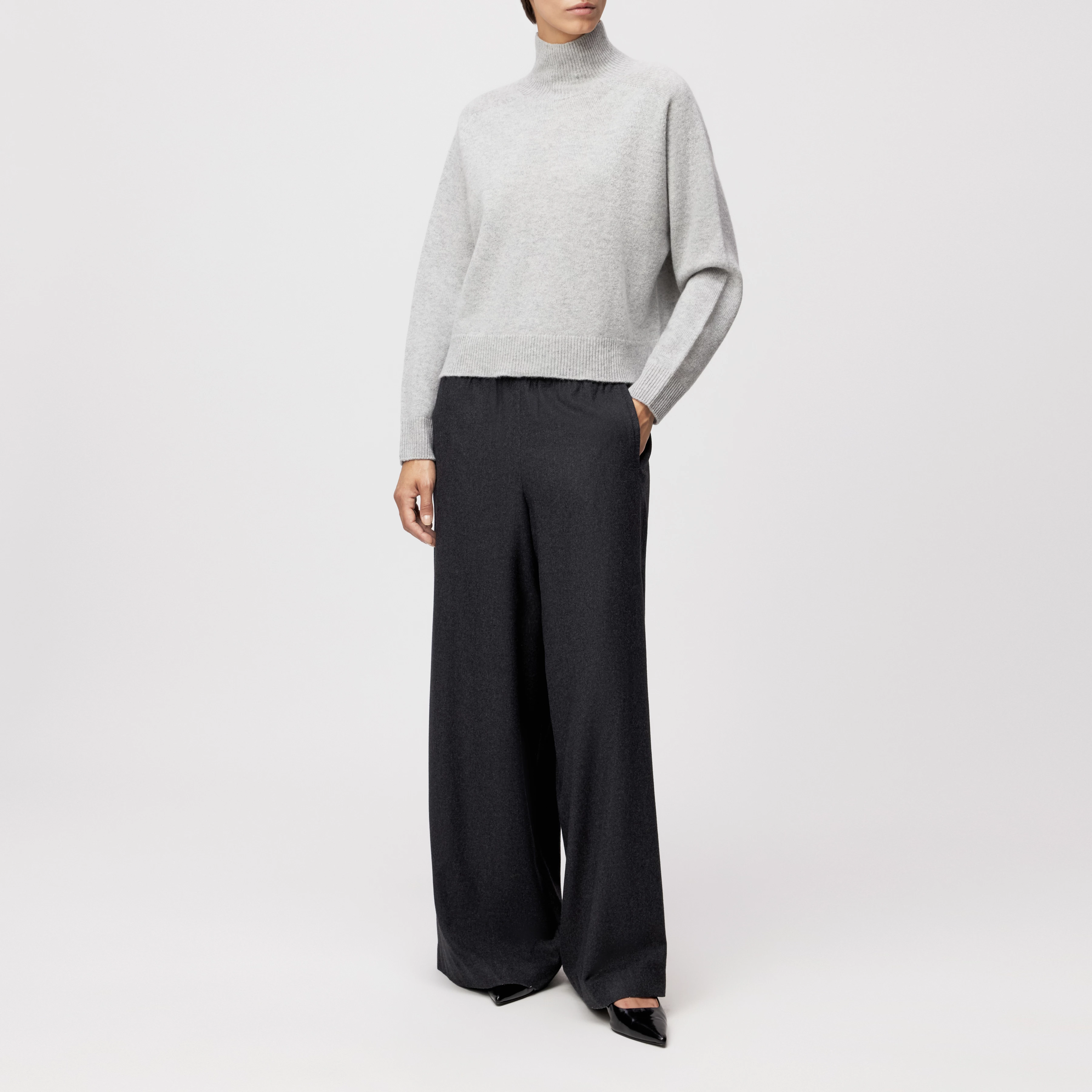 LYZIMA - Turtleneck jumper in virgin wool - women - grey - Ganzkörper-Frontansicht
