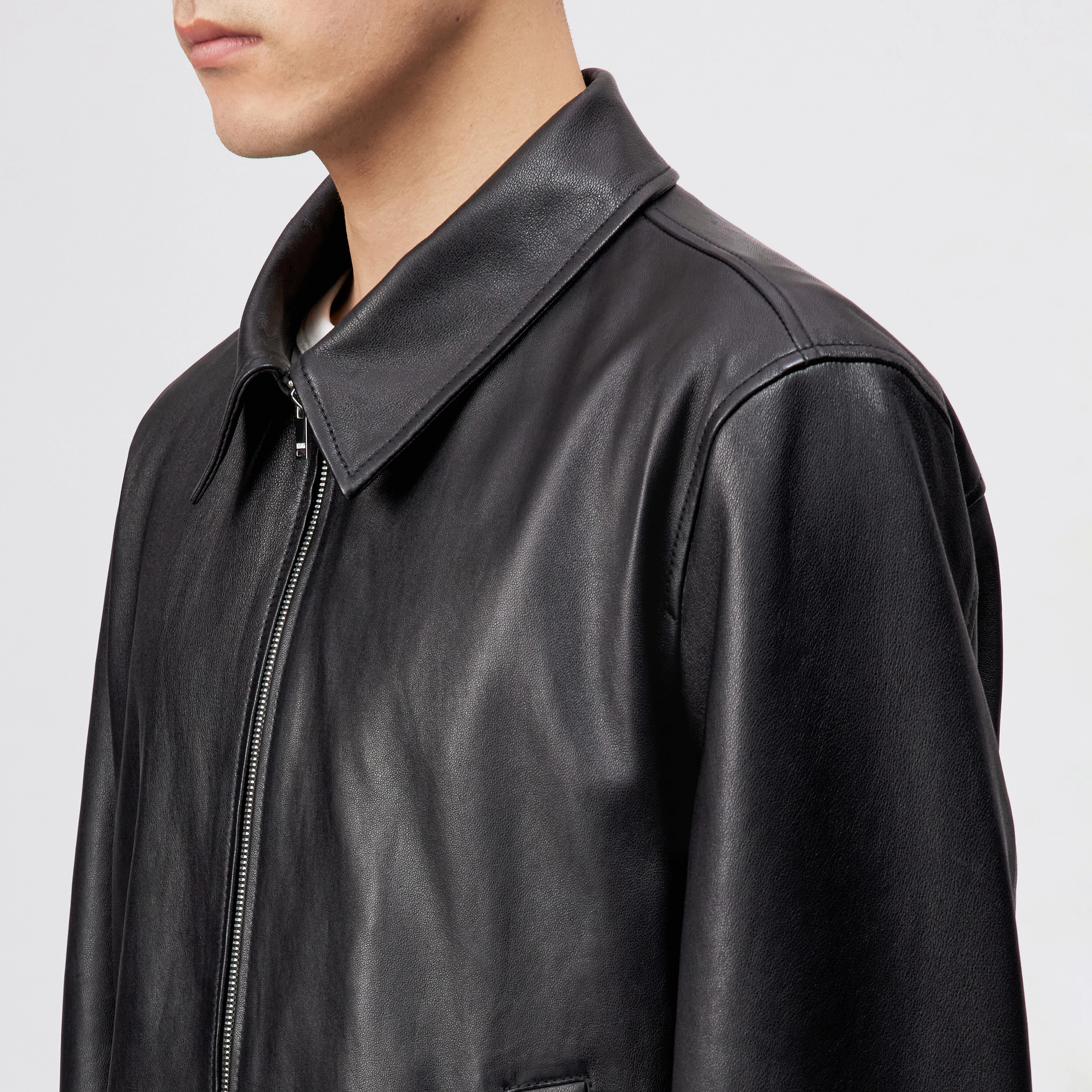 RIKKA_2 - Regular fit zip jacket in nappa leather - men - black - Detailansicht am Model