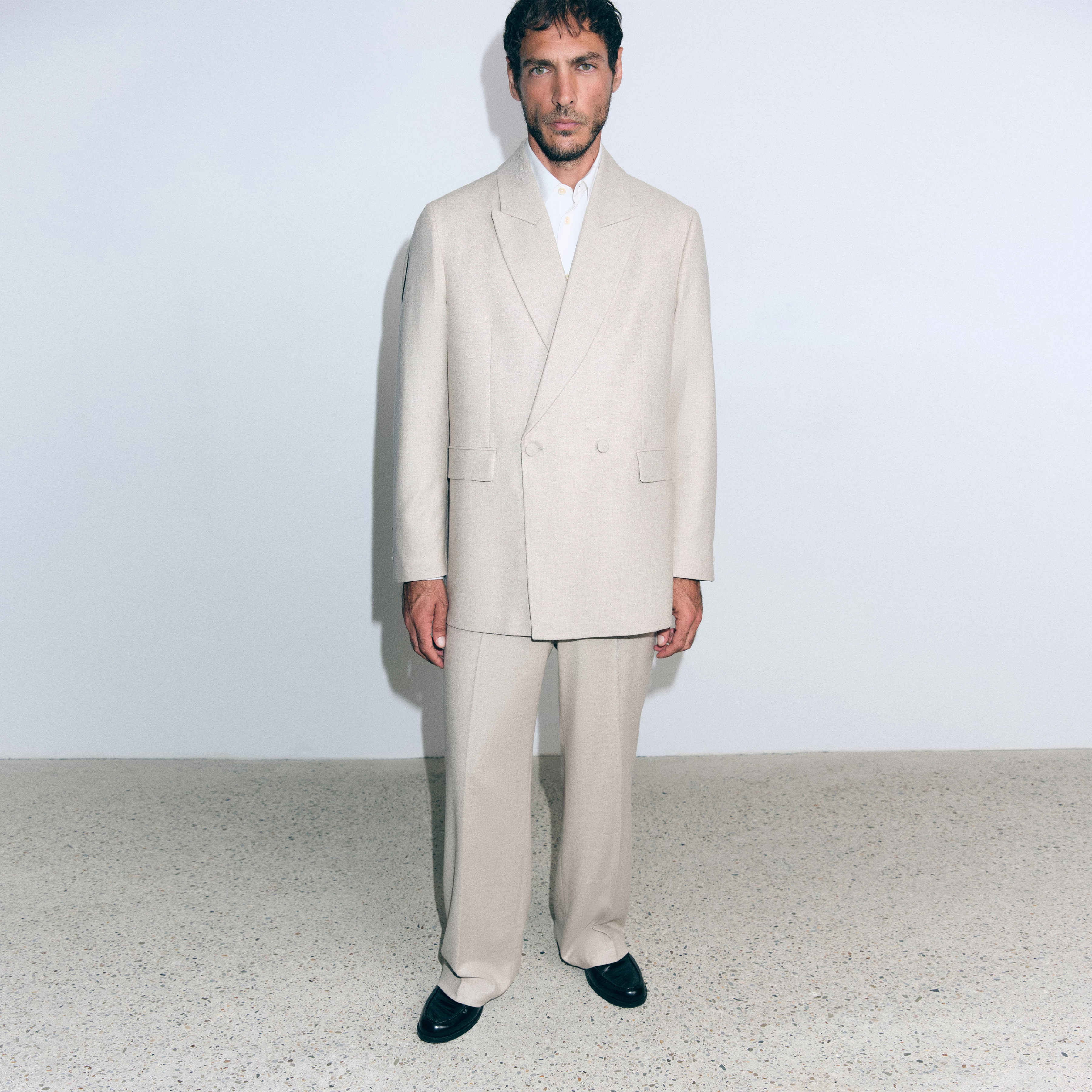 LOGEN - Zweireihiges Sakko mit Spitzkragen in softem Woll-Flanell - Herren - beige