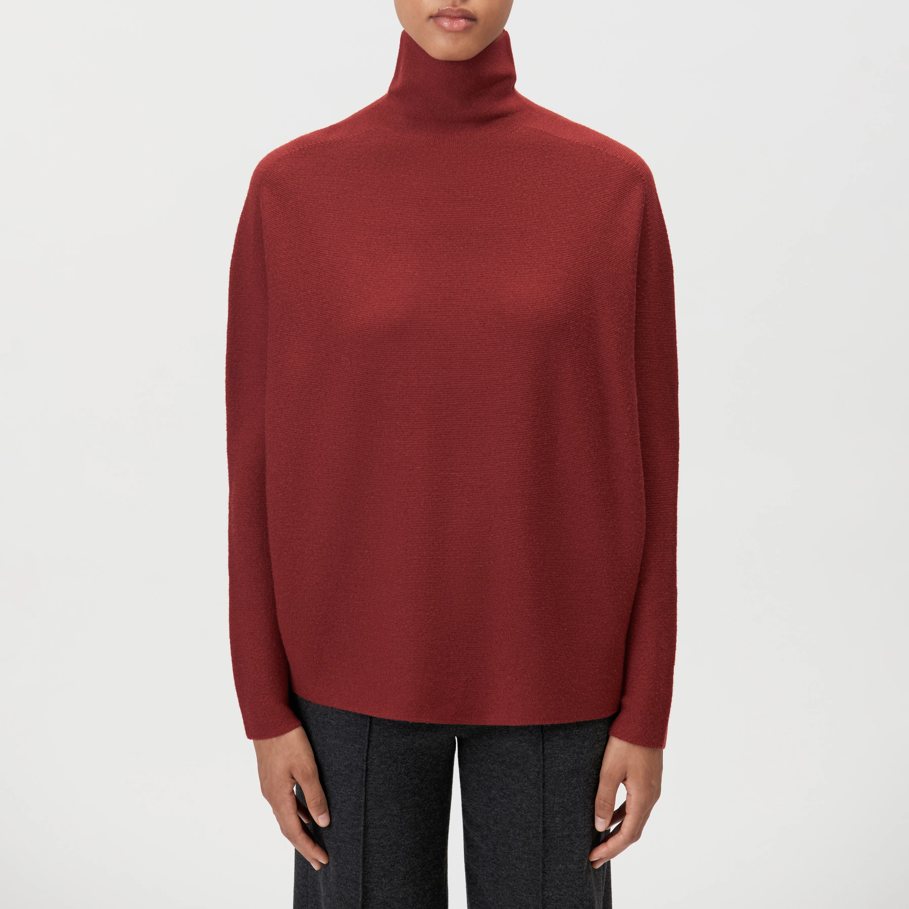 LIORA - Egg-shape turtleneck jumper in 100% merino wool - women - red - Frontansicht
