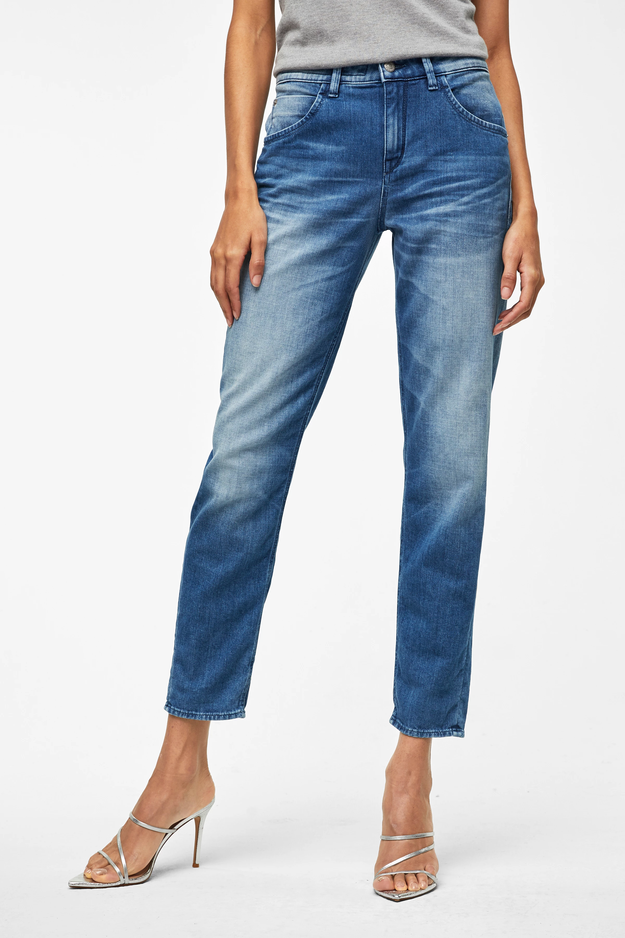 LIKE - pantalon girlfriend décontracté avec ourlet retroussé - women - bleu - Frontansicht