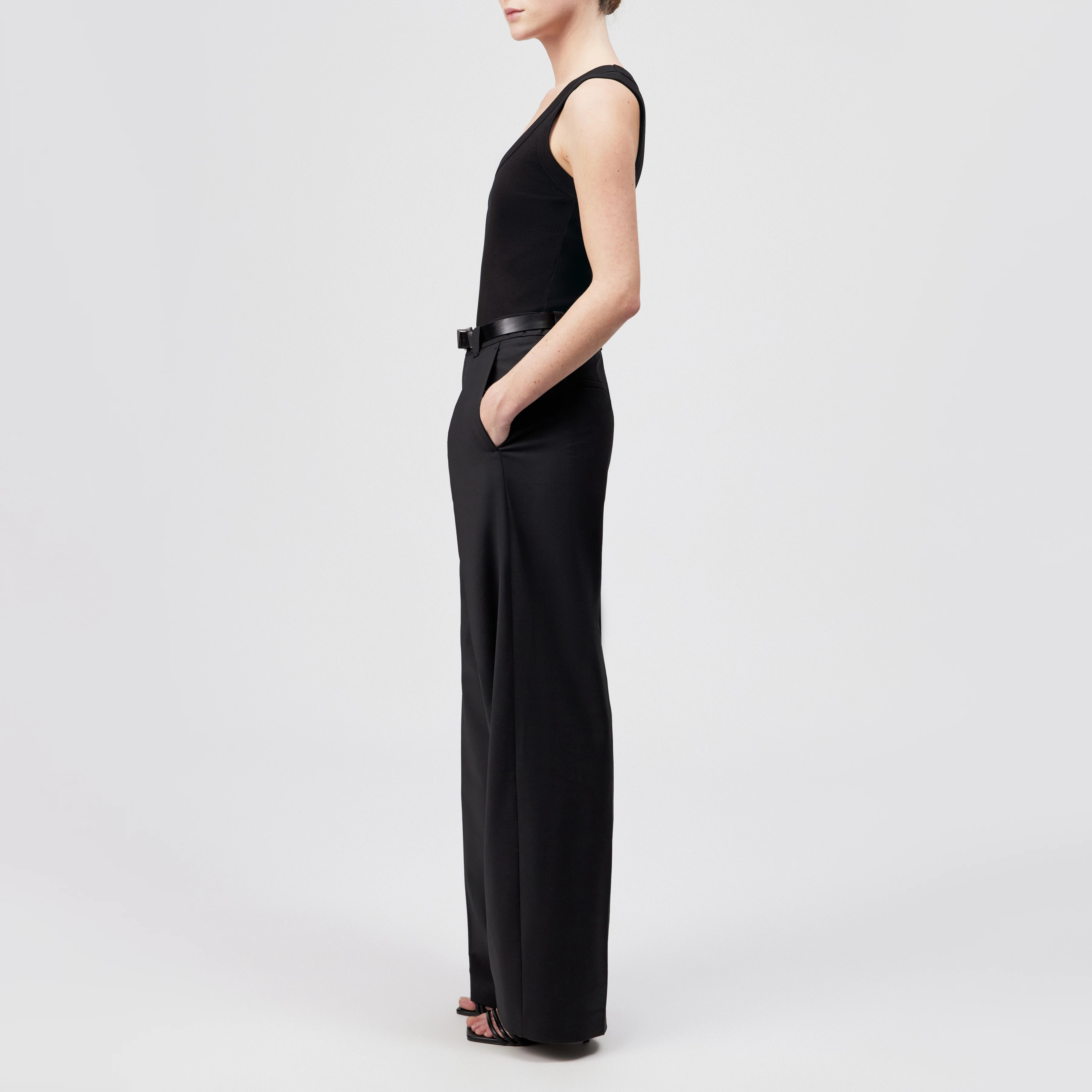 TAVIRA - Ribbed tank top with feminine round neckline - women - black - Seitenansicht