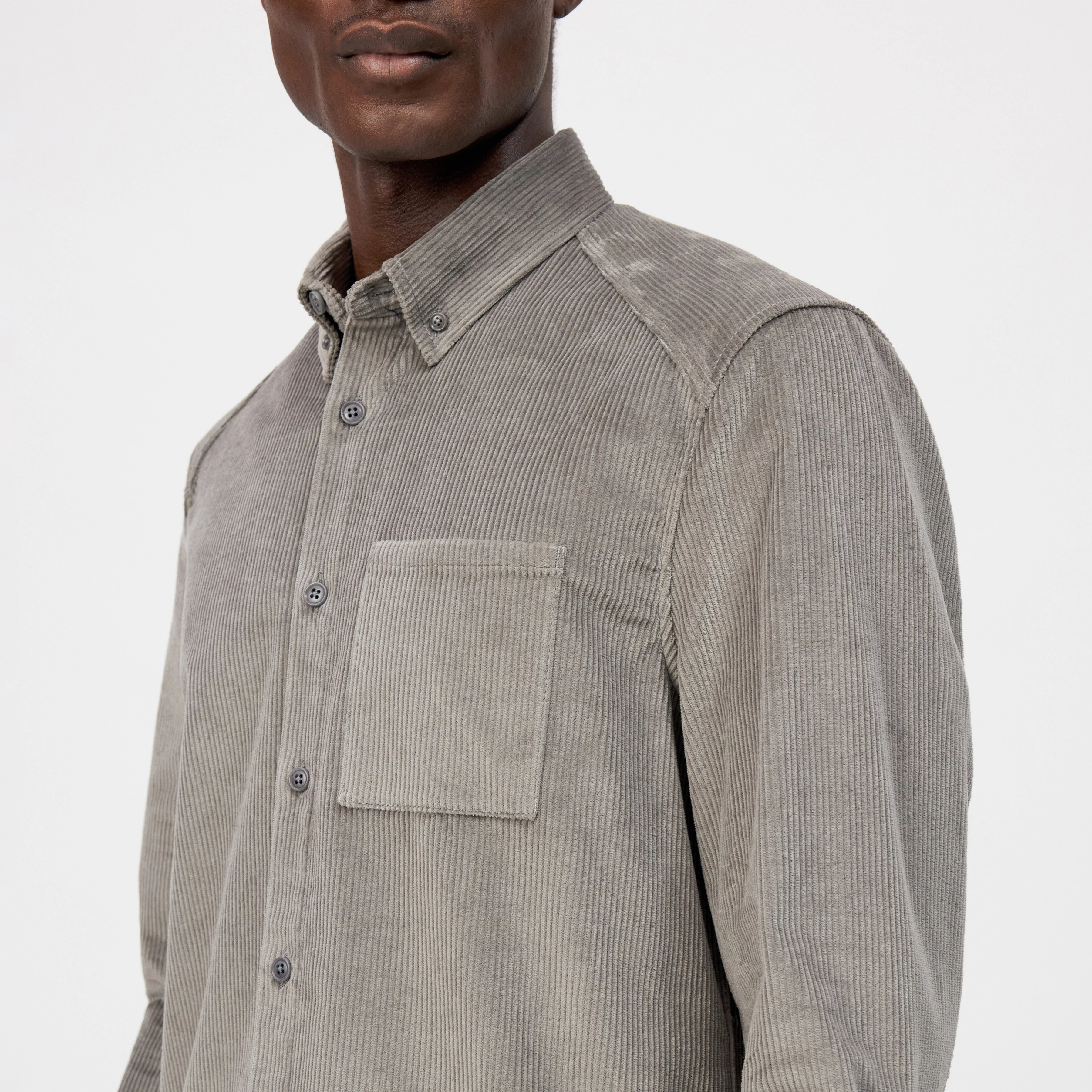 LIET_3 - Button-down shirt in cotton corduroy - men - grey - Detailansicht am Model