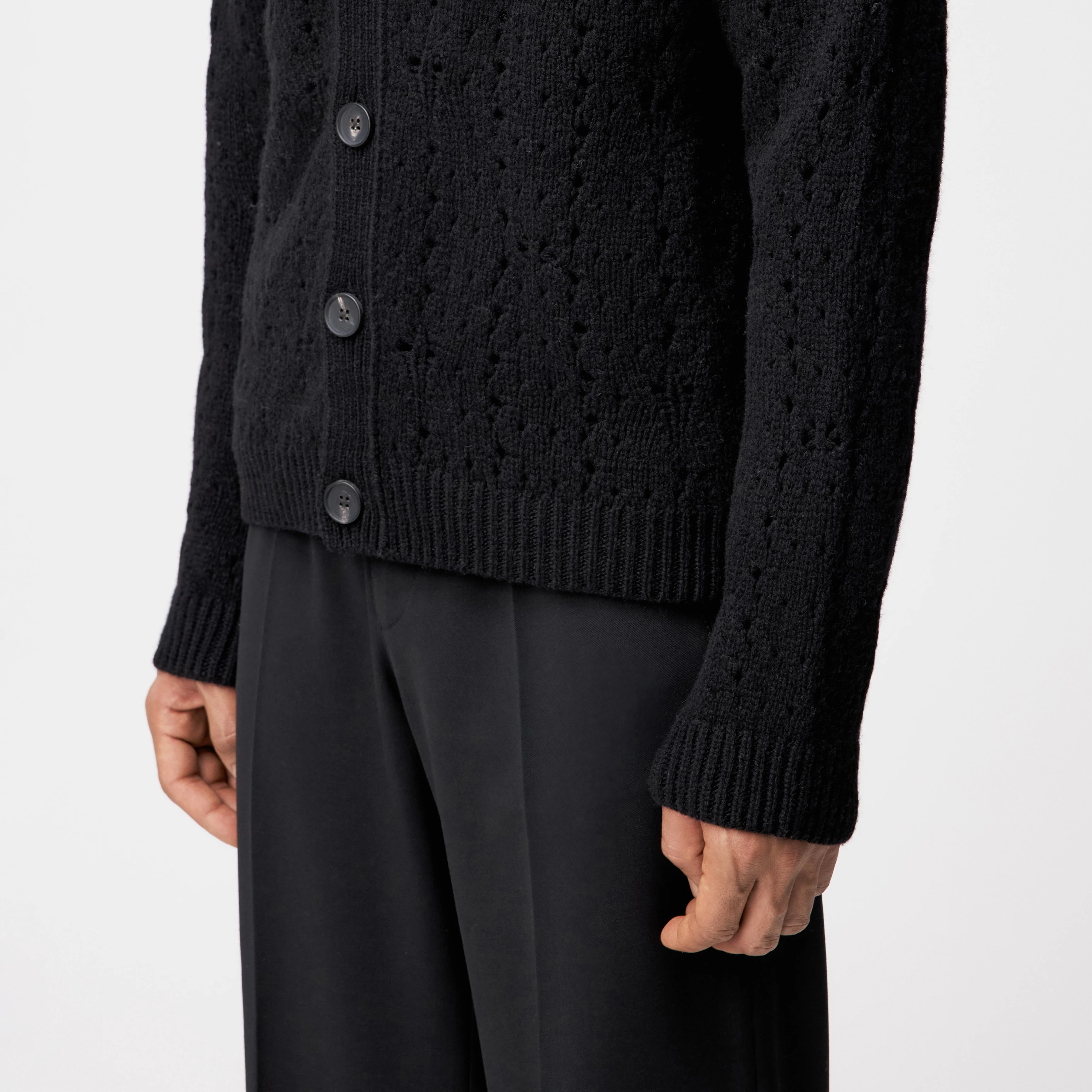 ELDARO - Cardigan in wool - men - Natural Aluminium - Detailansicht am Model