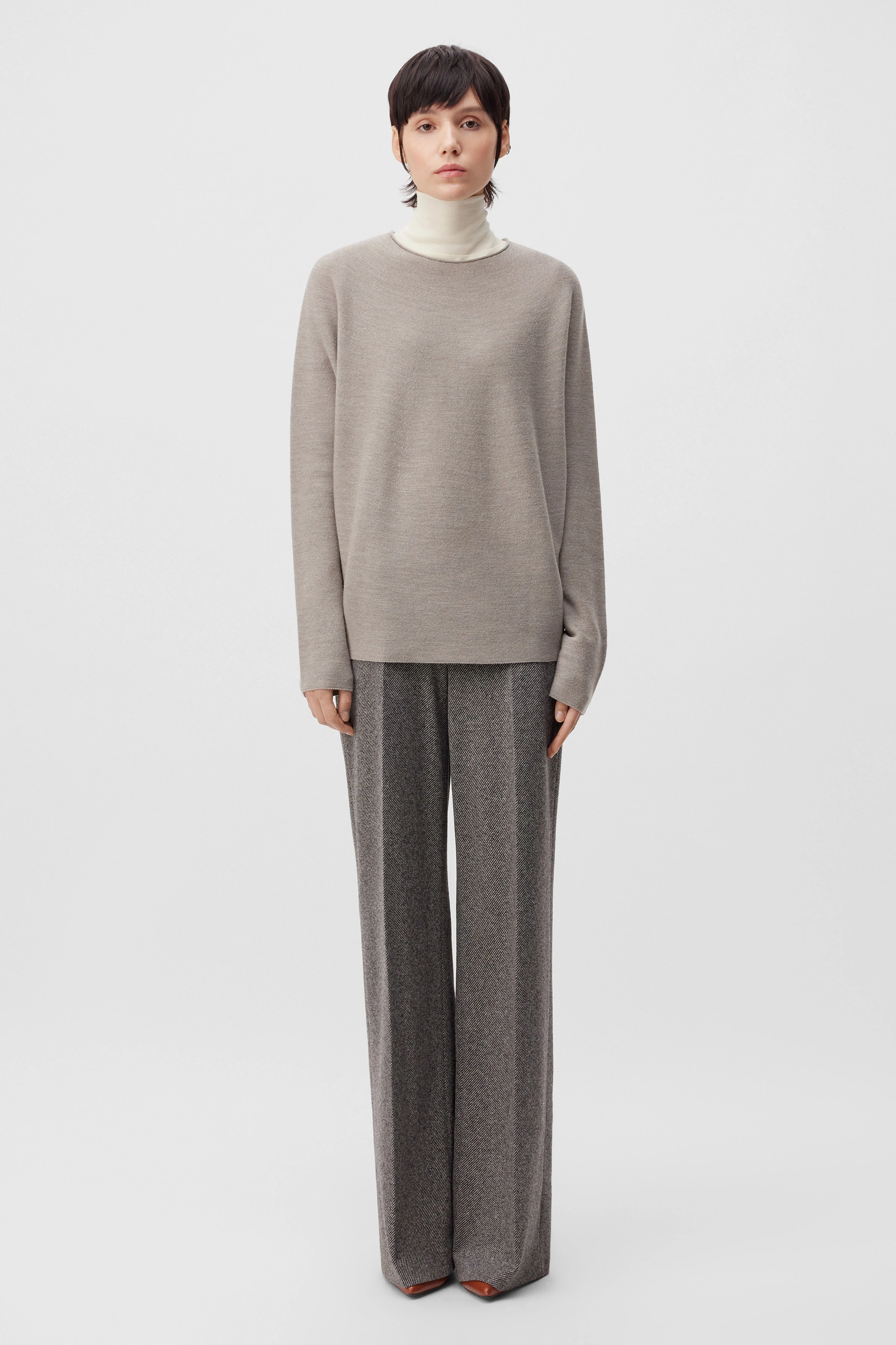 MAILA - Rundhalspullover aus Merinowolle - Damen - beige - Ganzkörper-Frontansicht