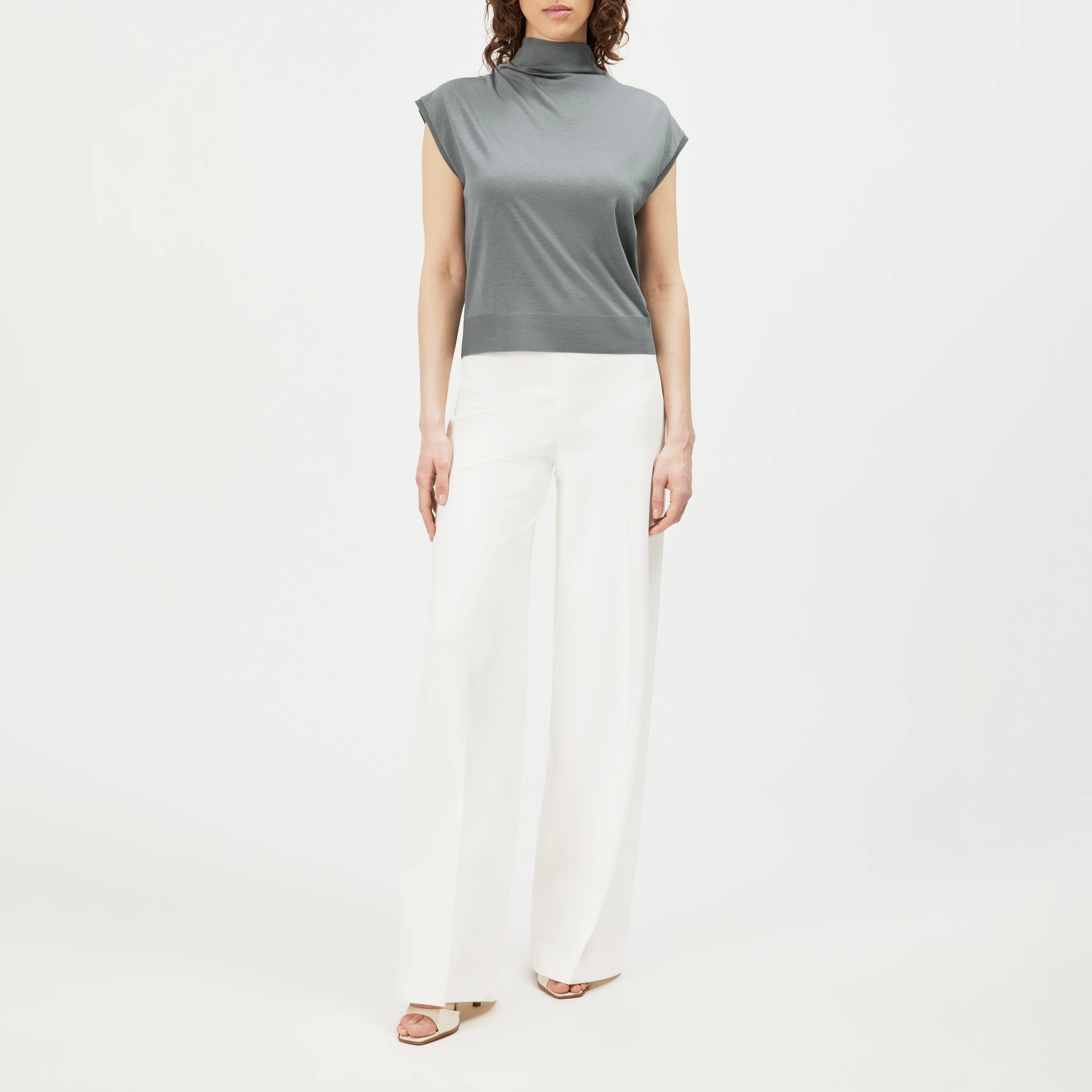 SOLEMNO - T-shirt col cascade en mélange de lyocell. - women - vert - Ganzkörper-Frontansicht