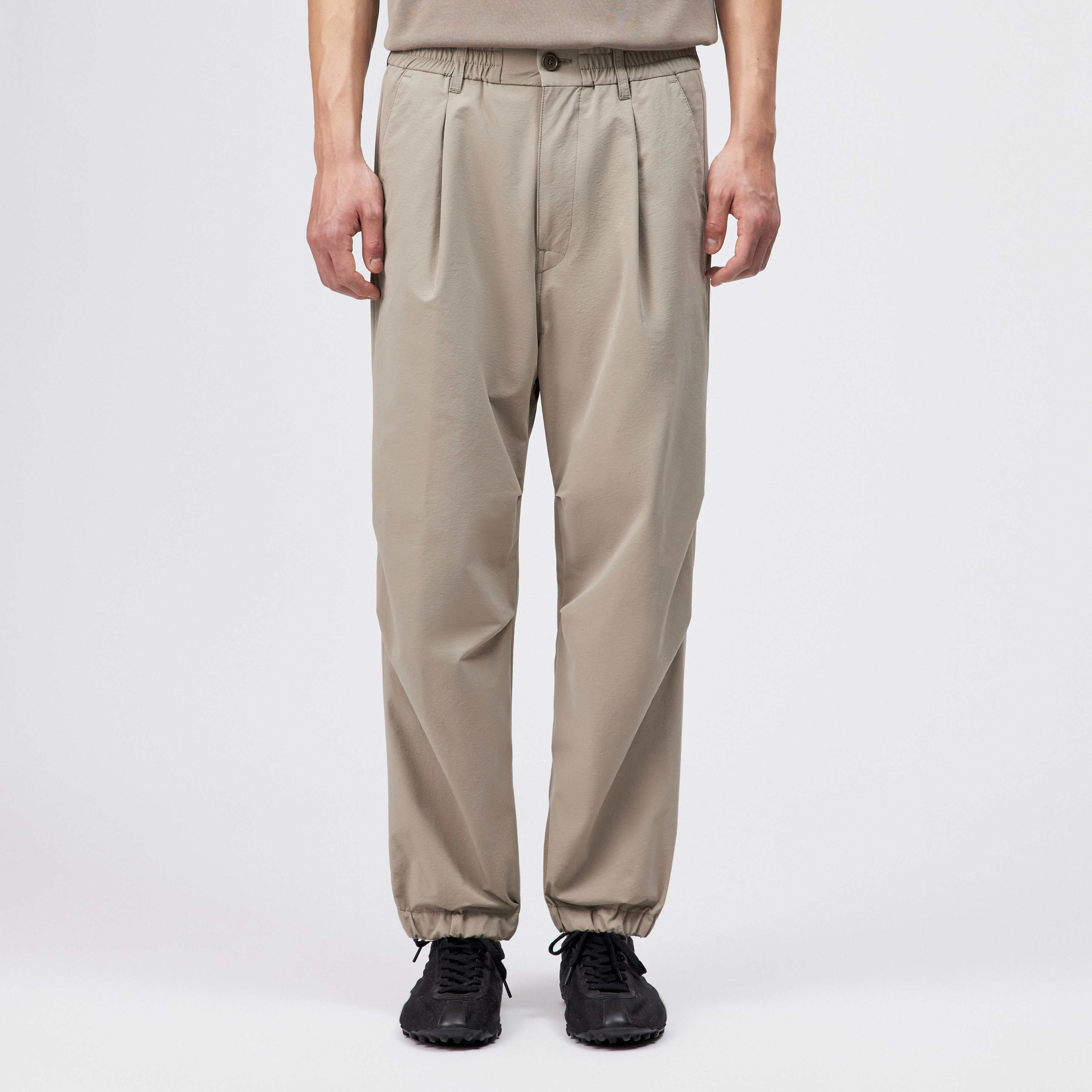 LIROG_C - Utility trousers in woven techno-fabric - men - beige - Frontansicht
