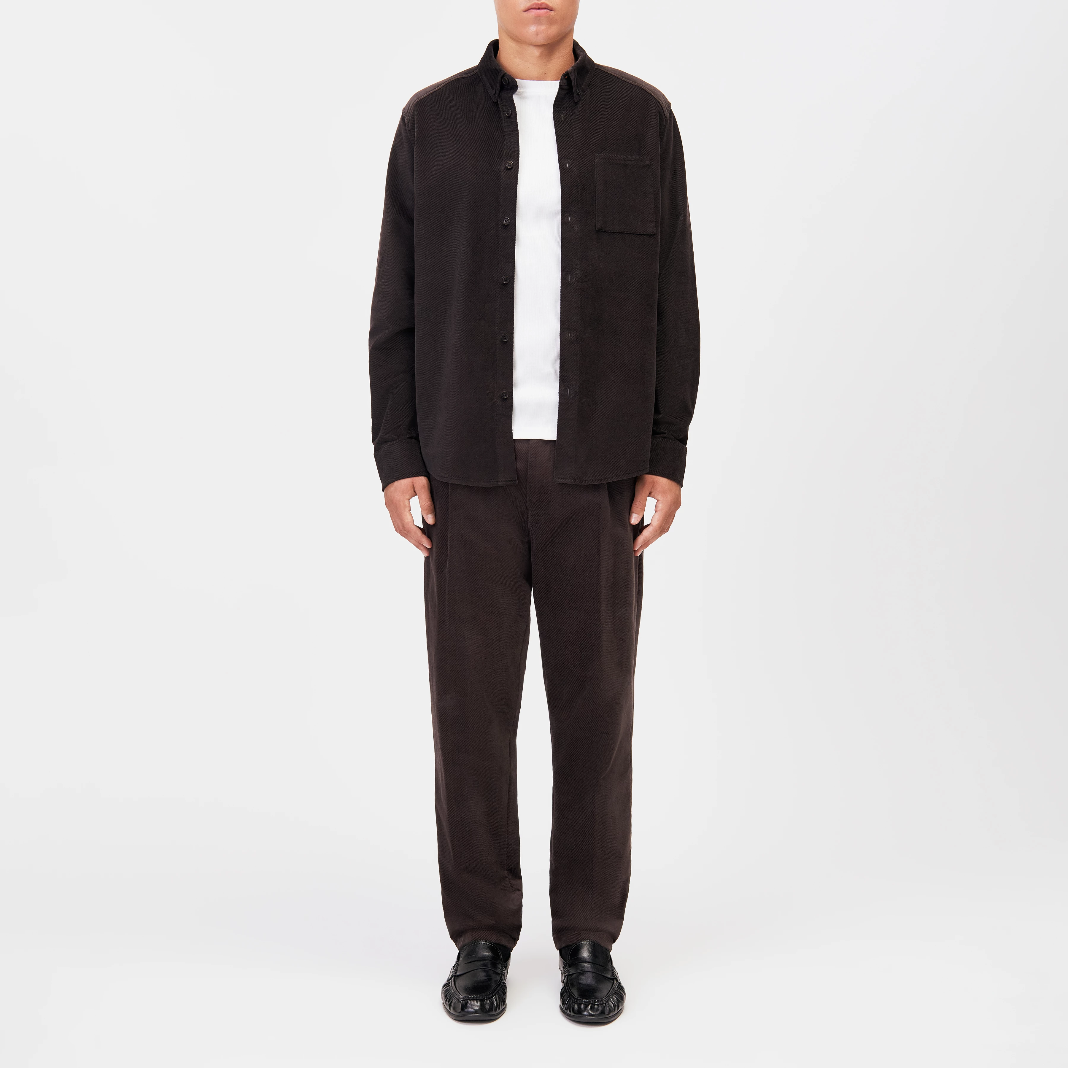 LIET_3 - Button-Down Hemd in Samt-Optik - Herren - braun - Ganzkörper-Frontansicht