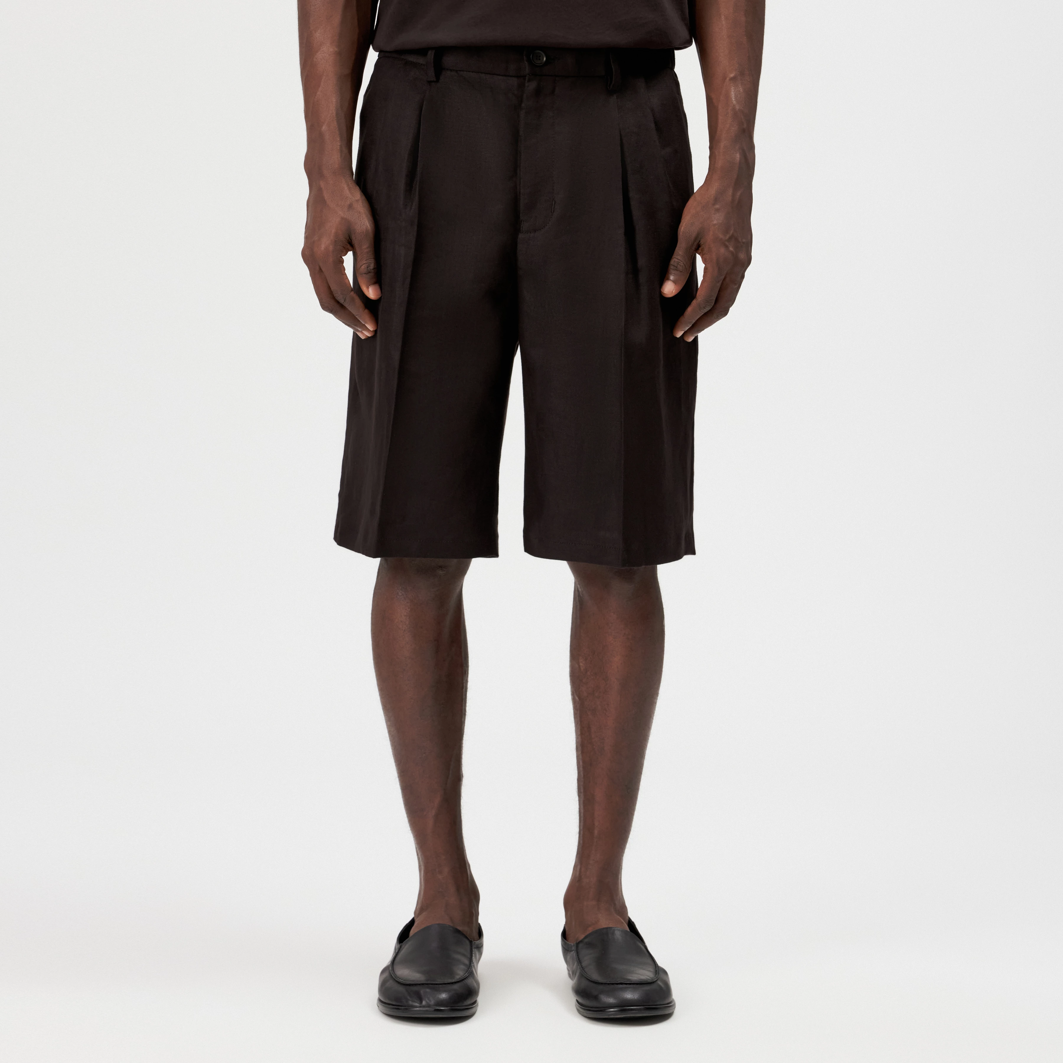 ROCABO - Bundfalten Short im Relaxed Fit in reinem Leinen - Herren - braun - Frontansicht