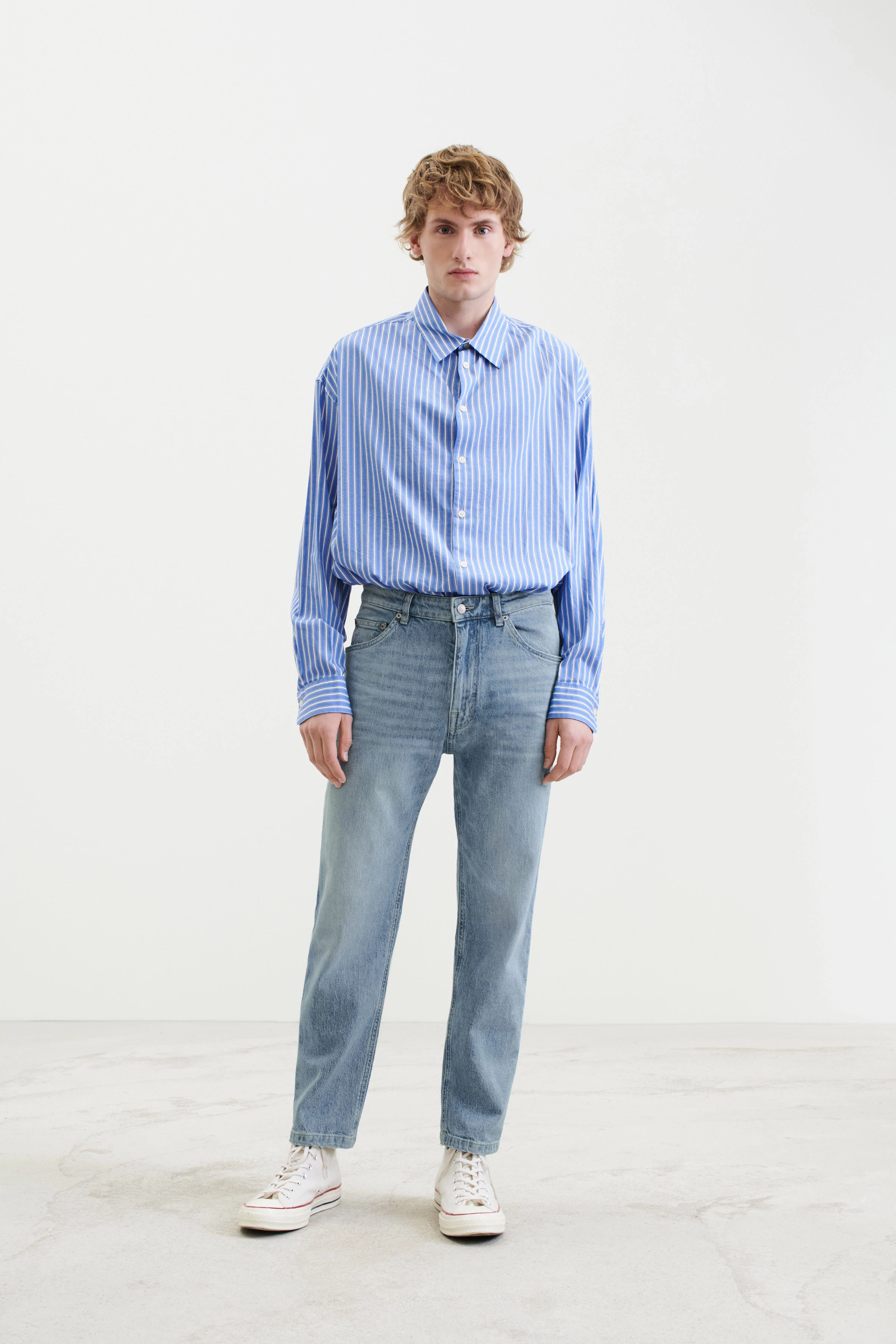 BIT - hellblaue authentic washed relaxed Fit Jeans - Herren - blau - Ganzkörper-Frontansicht