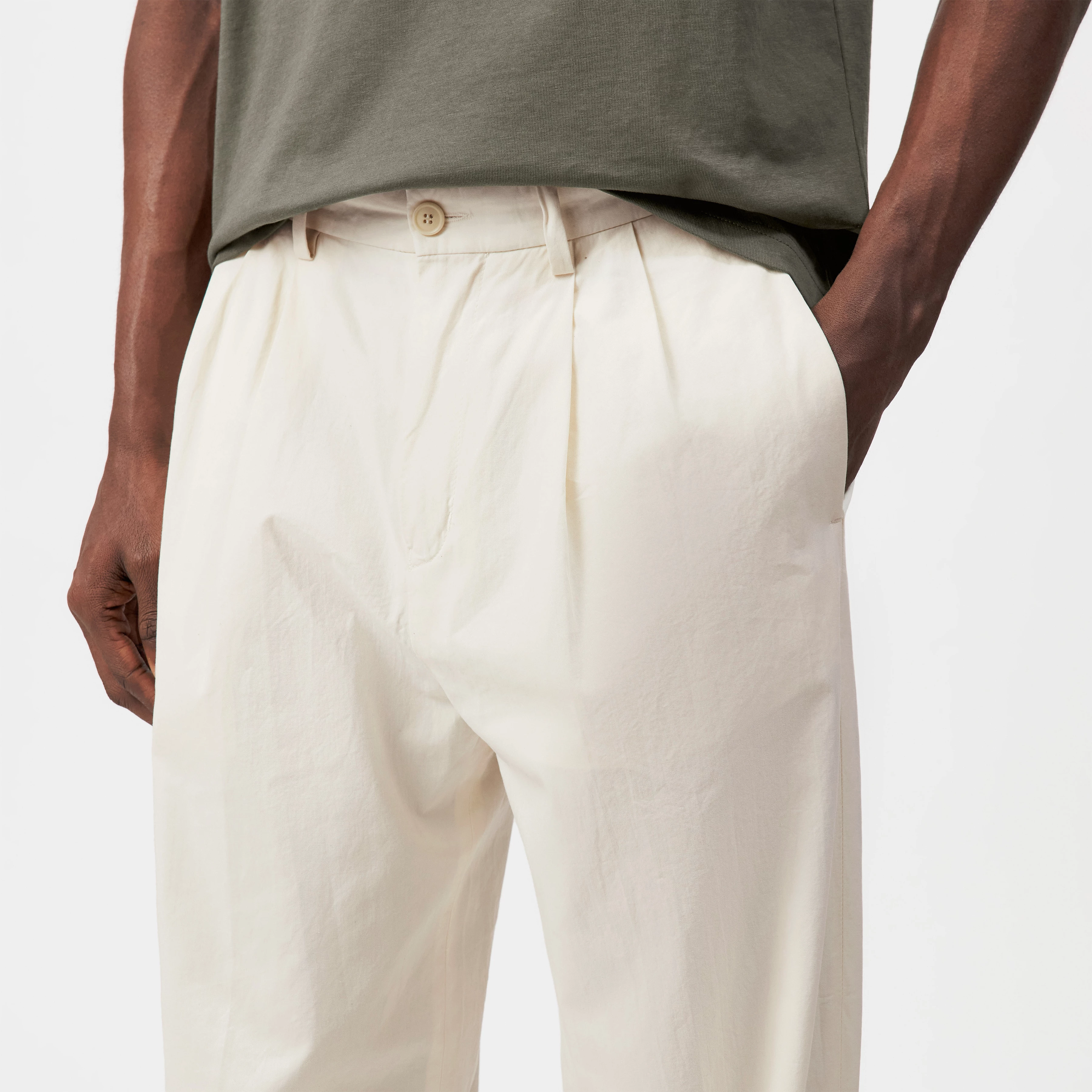 MARYKO - Tailored cotton-twill trousers - men - off white - Detailansicht am Model