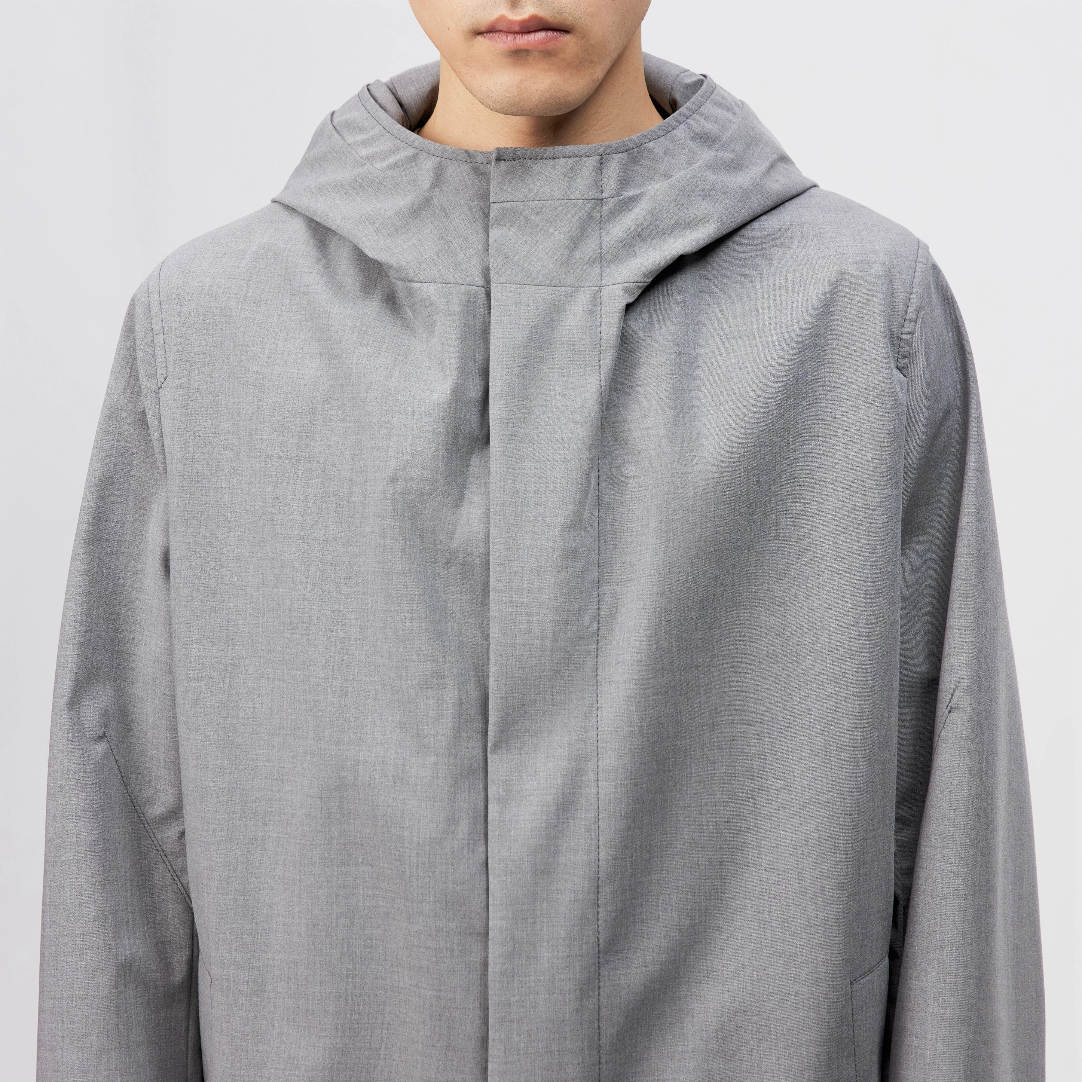 NAUKANO - Sporty coat with hood in techno-viscose - men - grey - Detailansicht am Model