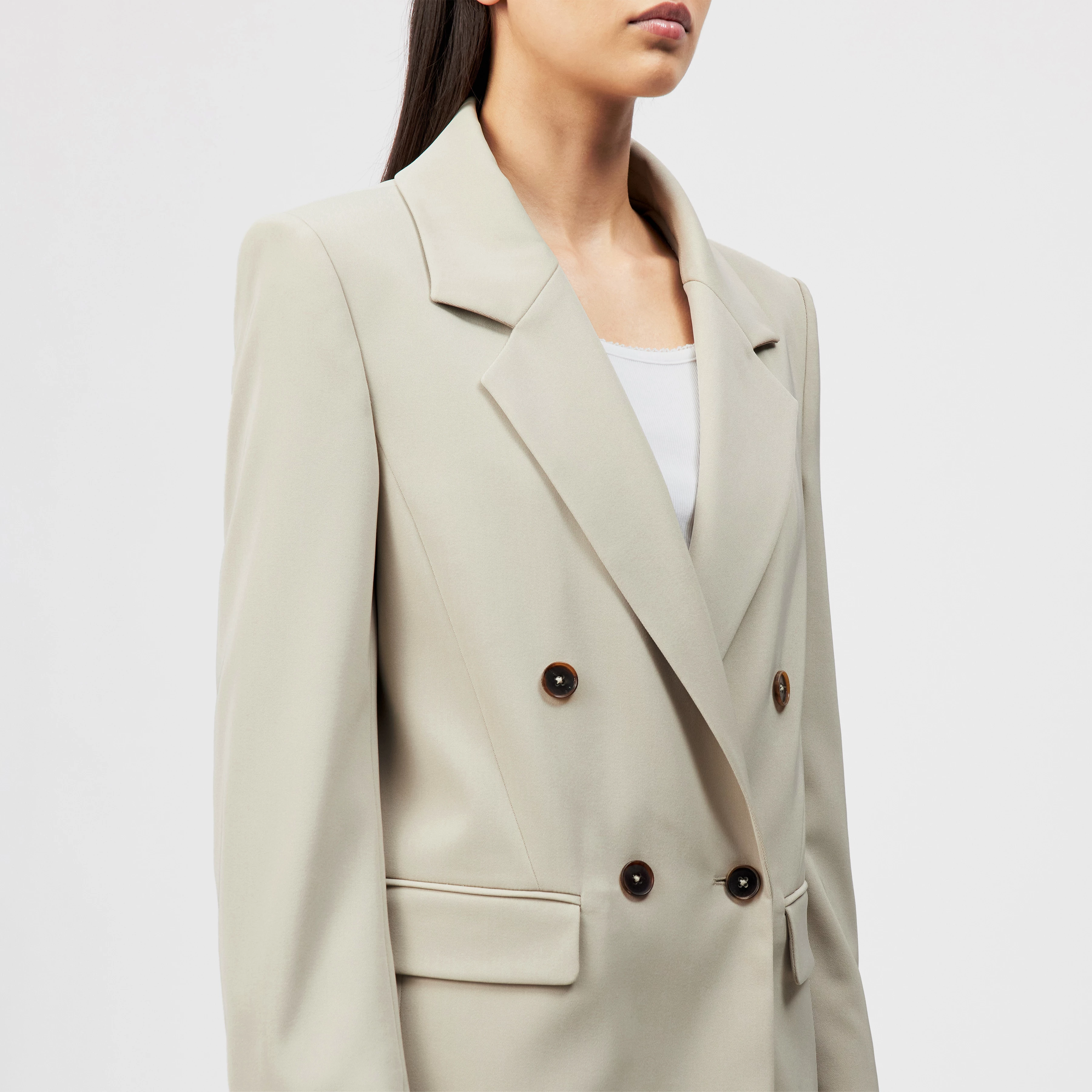 HADLOW - Double-breasted twill blazer with lapels - women - beige - Detailansicht am Model