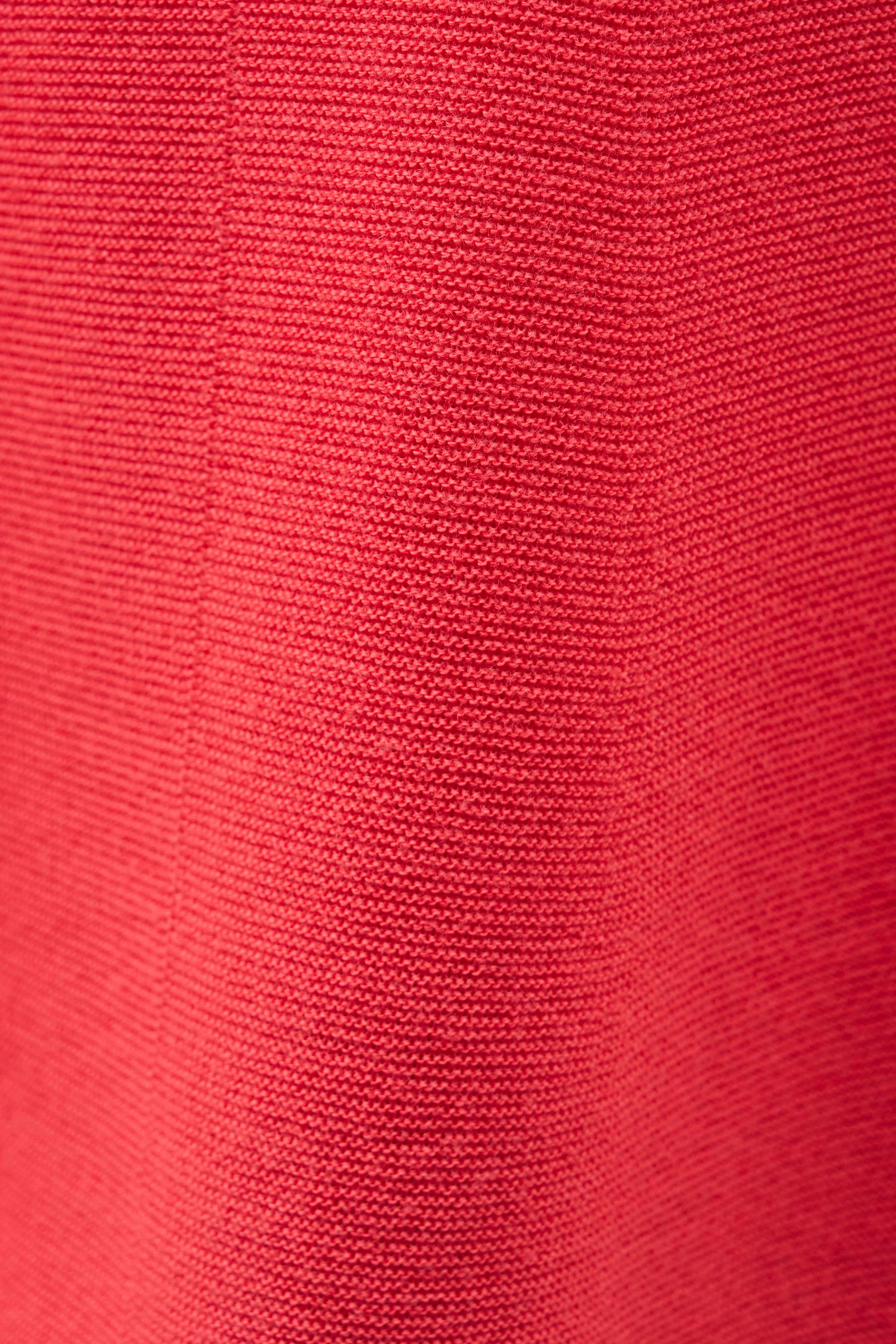 MAILA - Pullover aus reiner Schurwolle - Damen - orange - Detailansicht am Model