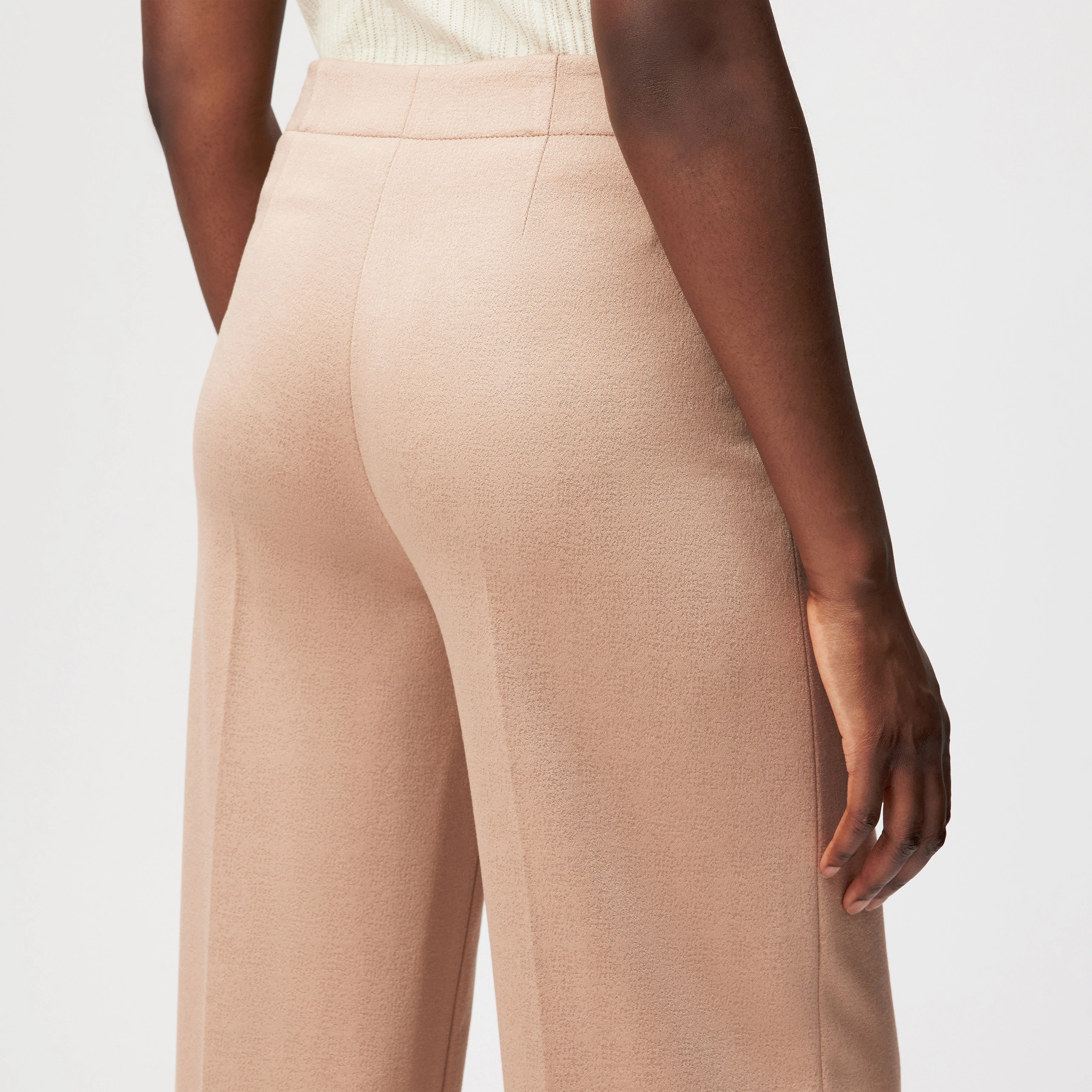 BEFORE - Marlenehose in Viskose-Mix - Damen - rosa - Detailansicht am Model