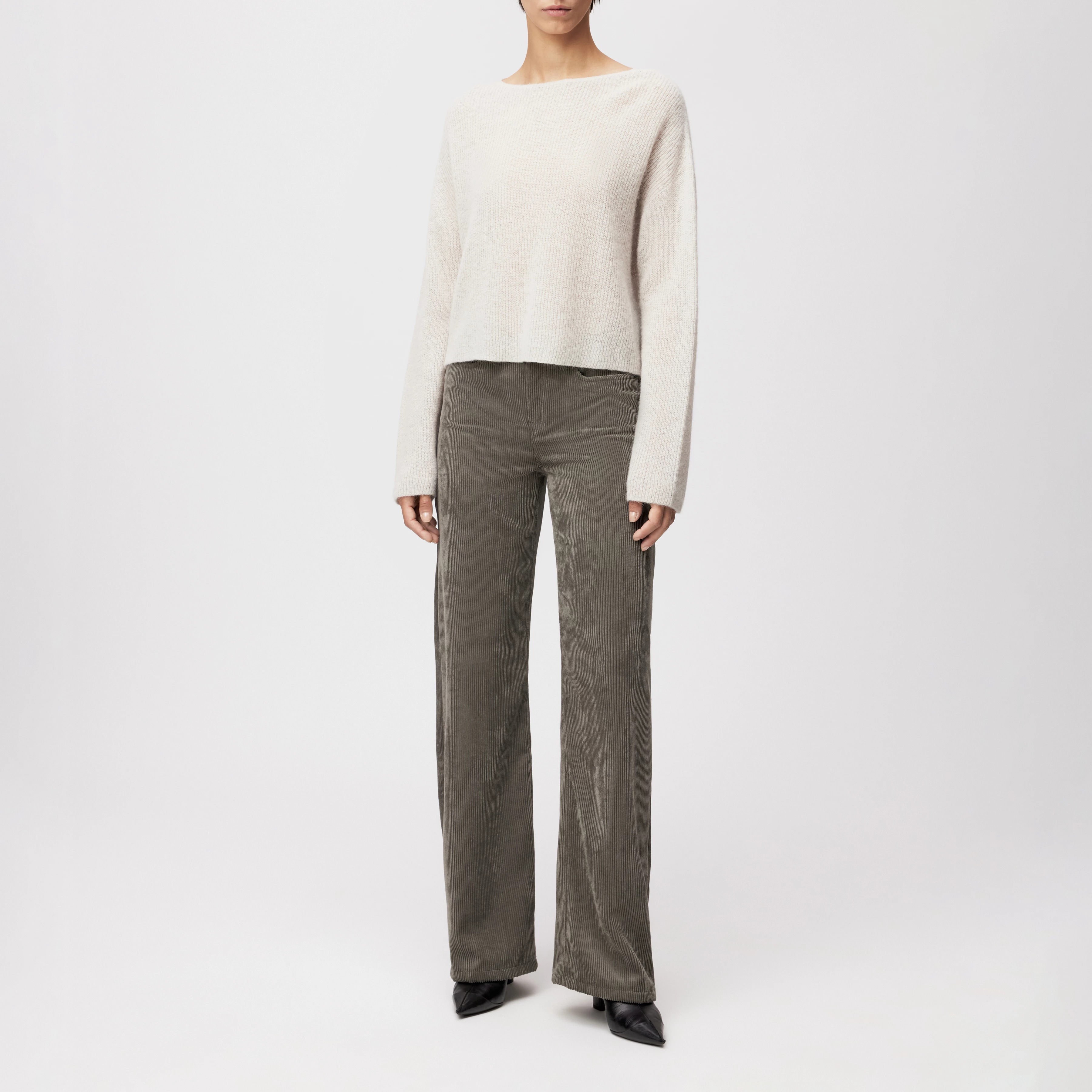 IMENY - Pull court en luxueux mélange d'alpaga Suri - women - beige - Ganzkörper-Frontansicht