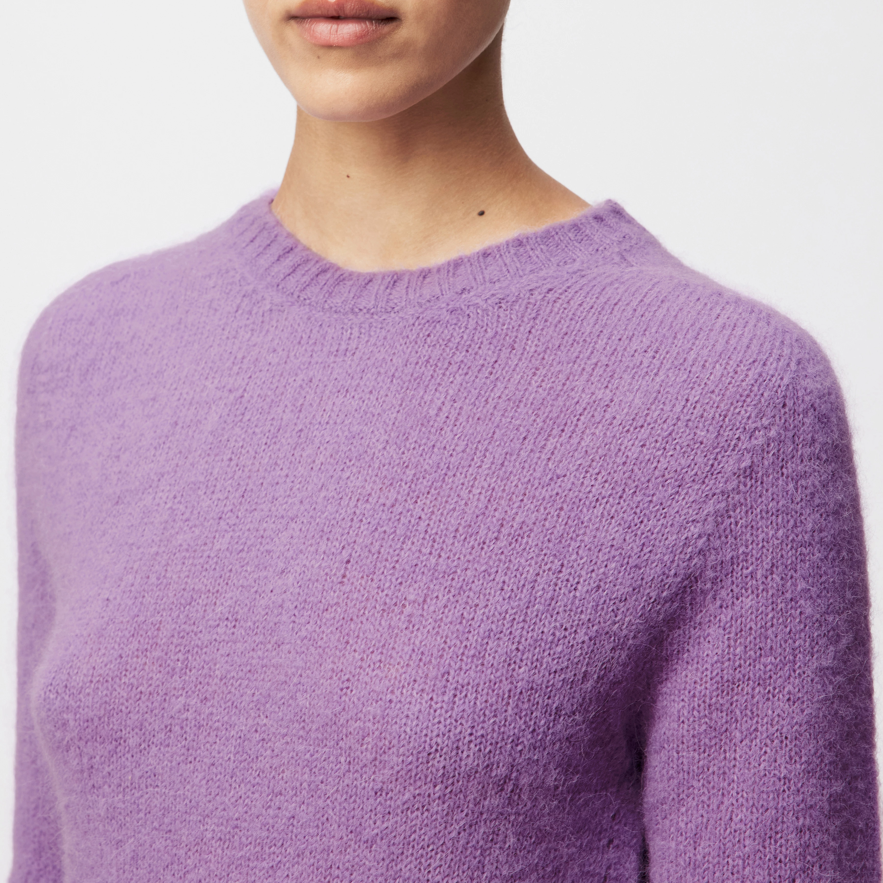 FIDA - Sweater in luxurious alpaca blend - women - purple - Detailansicht am Model